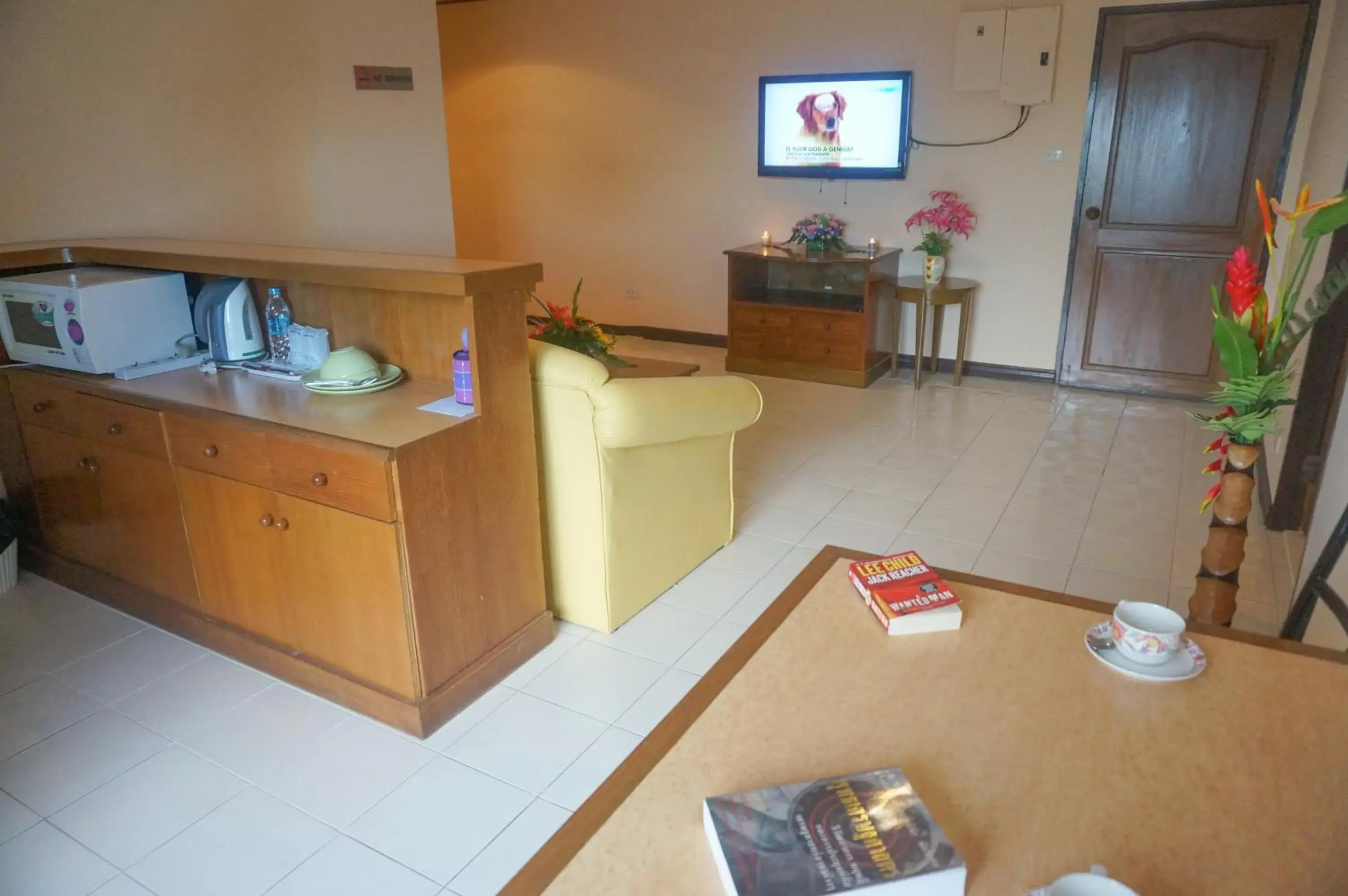 TV and multimedia, TV/Entertainment Center in Witchuwan Apartel