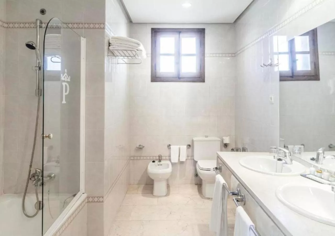 Bathroom in Parador de Zafra