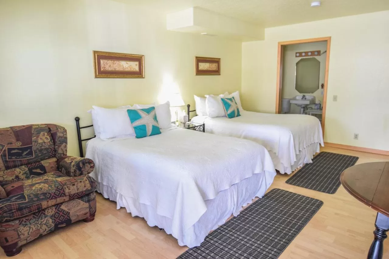 Bed in Sea Treasures Inn