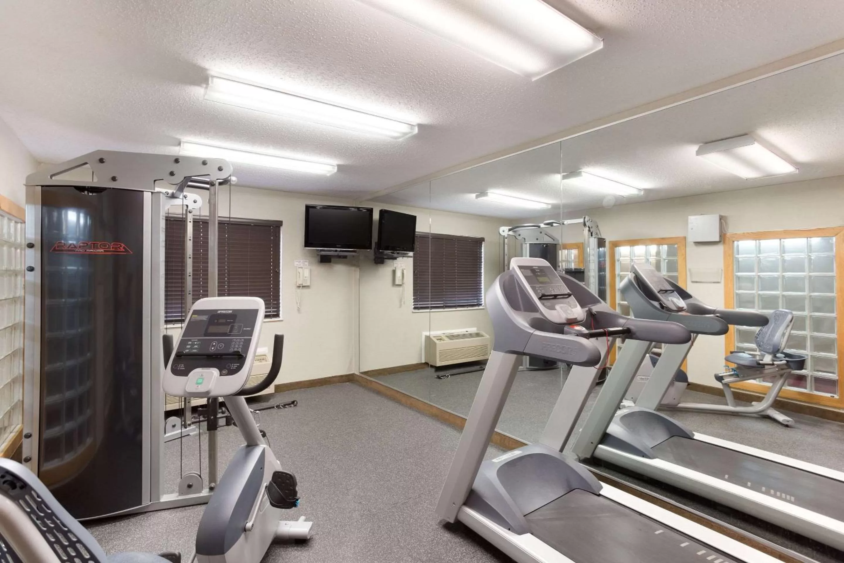 Fitness centre/facilities in Quality Inn