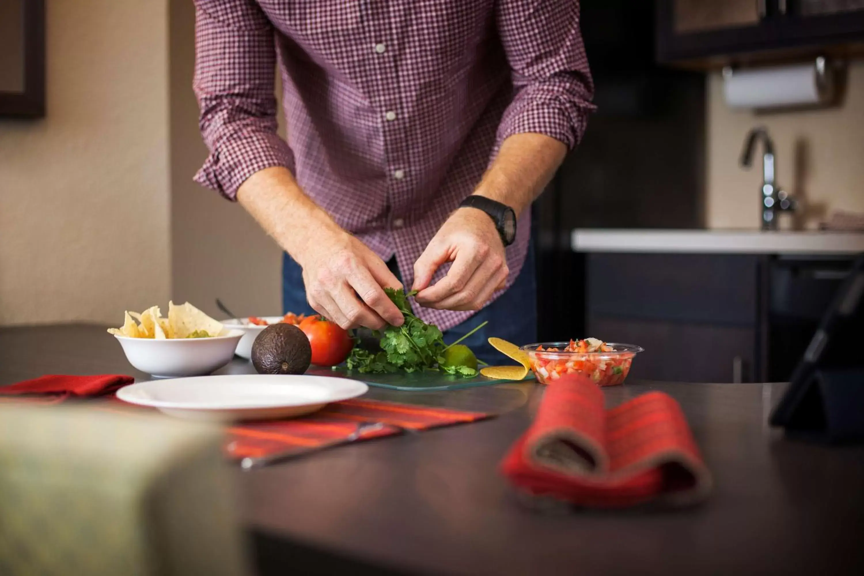 Kitchen or kitchenette in Sonesta Simply Suites Anaheim