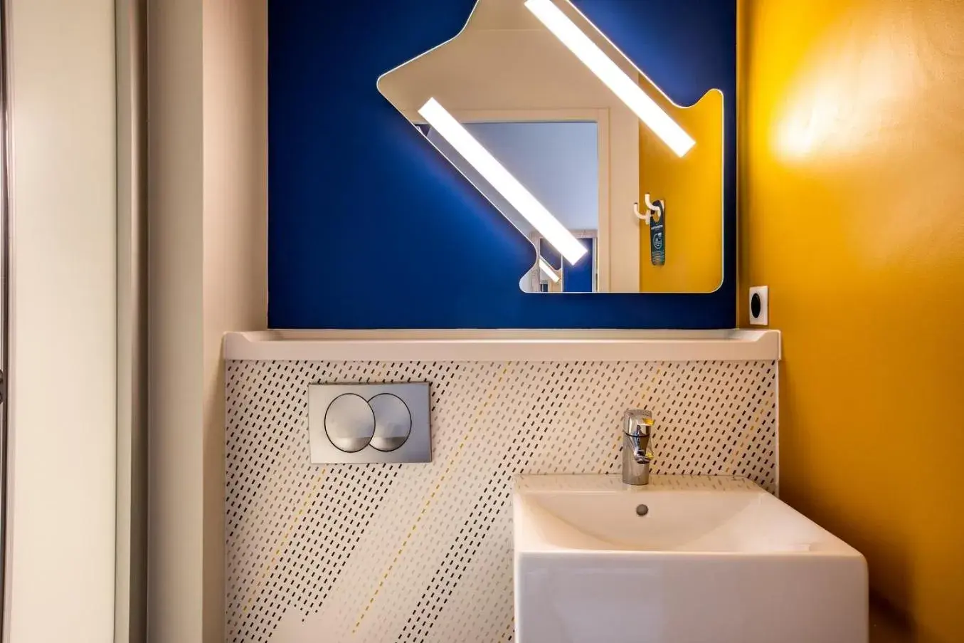 Bathroom in ibis budget Paris Gennevilliers