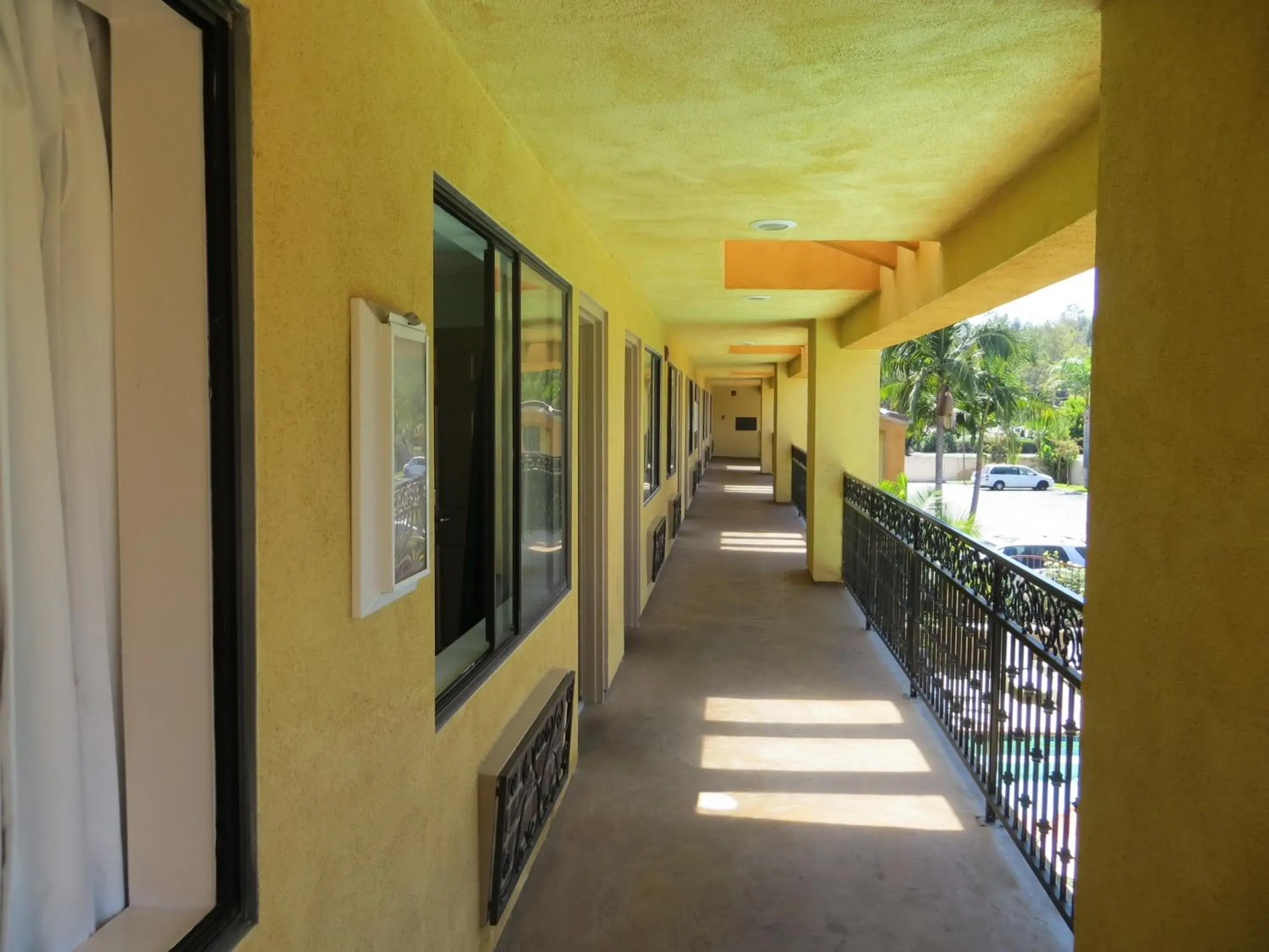 Balcony/Terrace in Azusa Inn