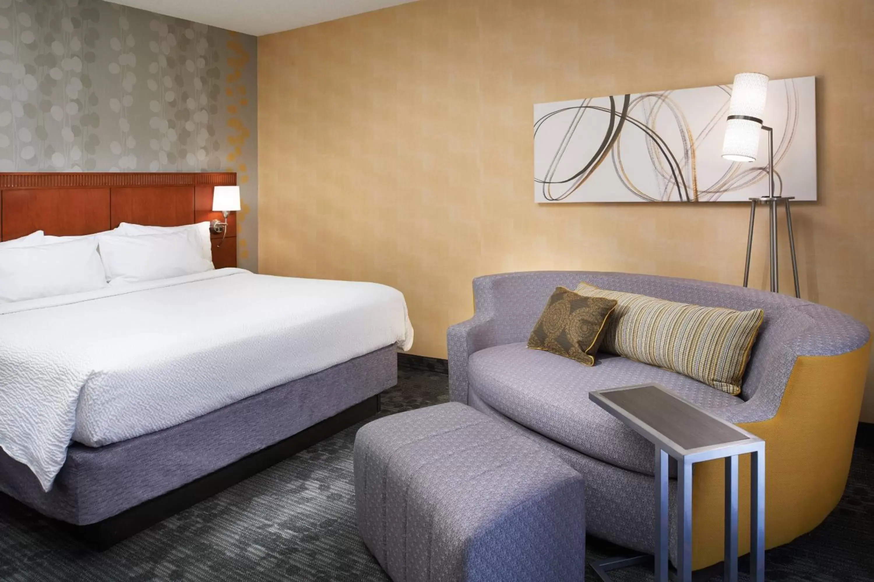 Photo of the whole room, Bed in Courtyard by Marriott Detroit Livonia