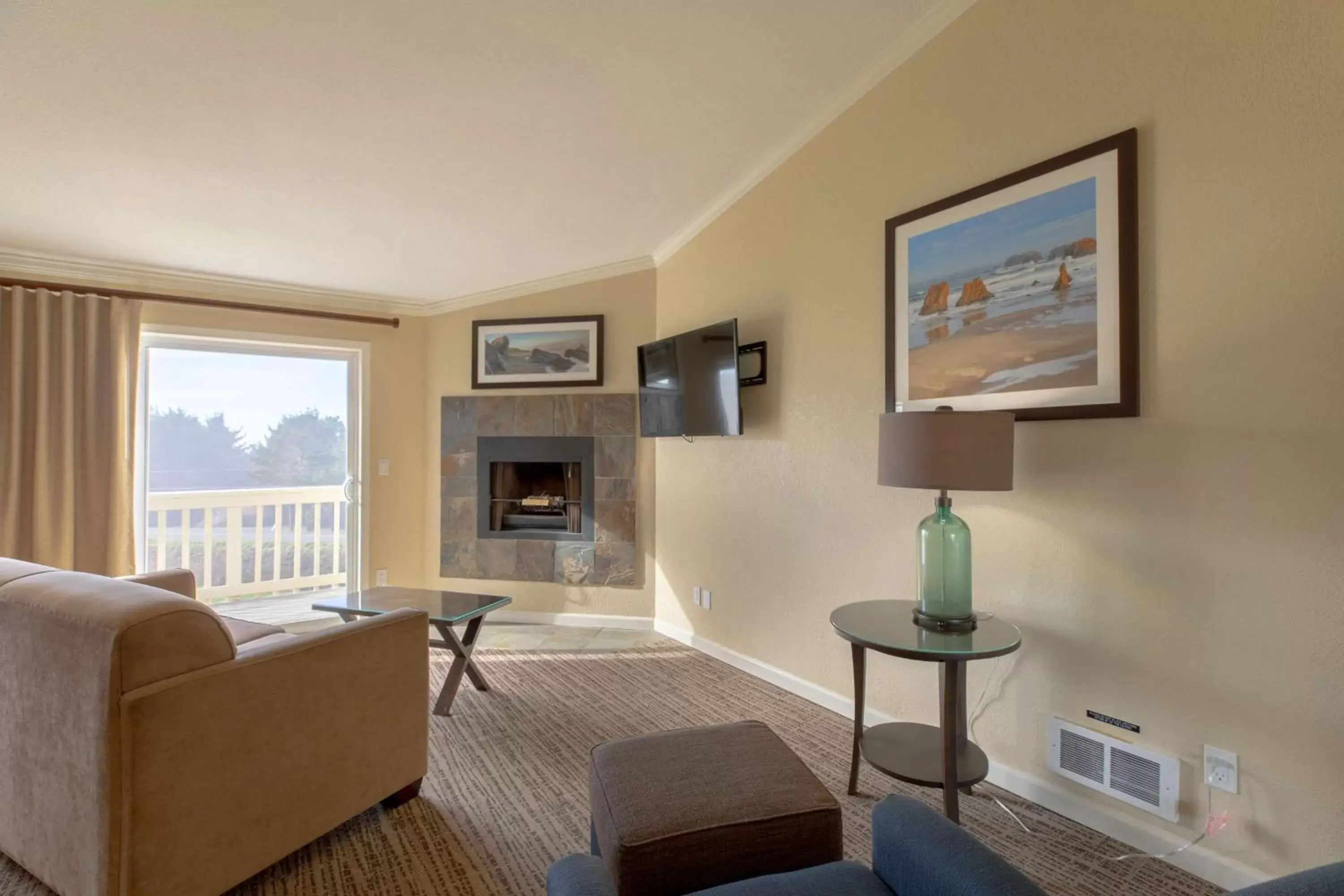 Photo of the whole room, Seating Area in Best Western Inn at Face Rock