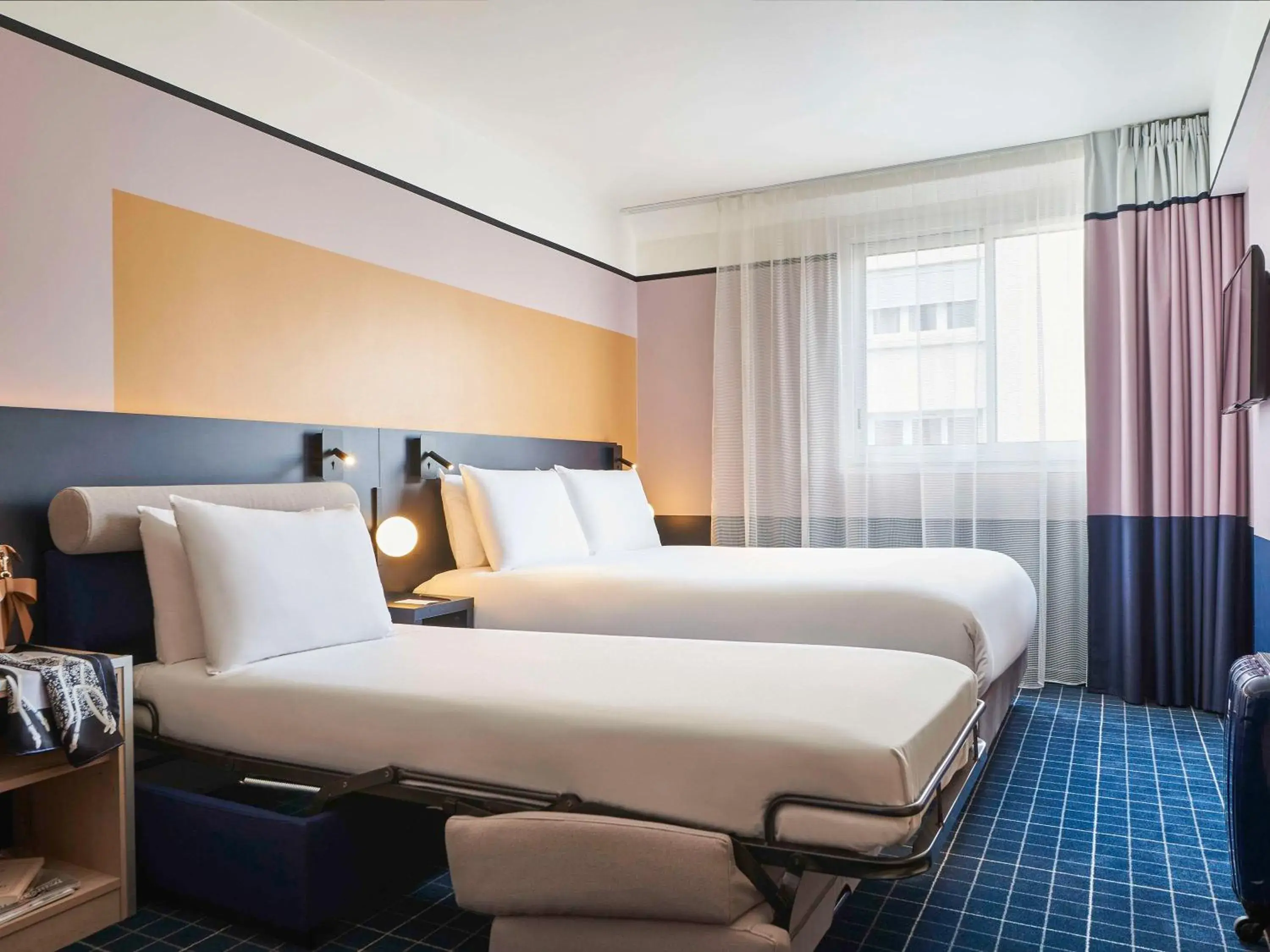 Bedroom, Bed in Hotel Mercure Paris 15 Porte de Versailles