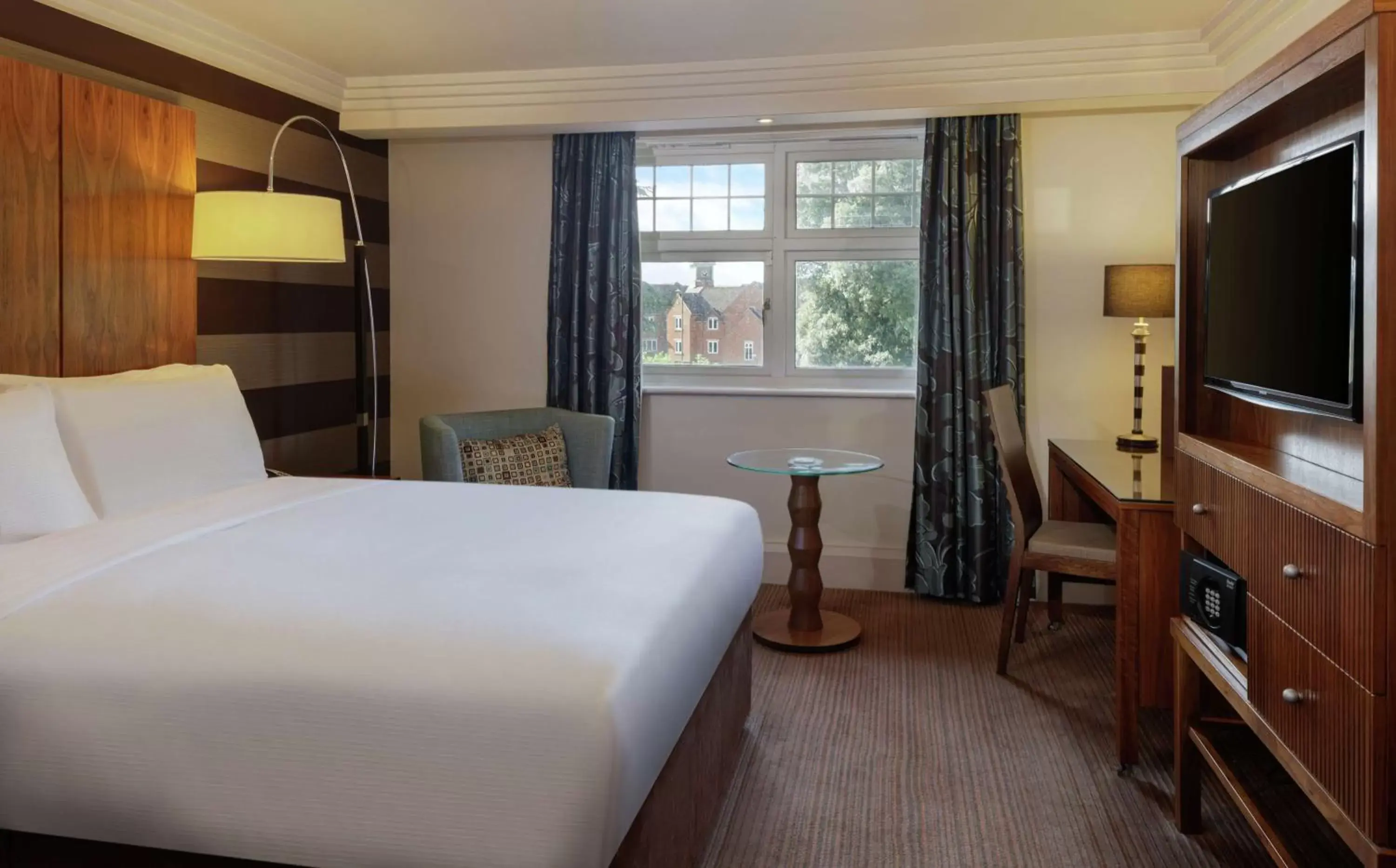 Bedroom, Bed in DoubleTree by Hilton Stratford-upon-Avon, United Kingdom