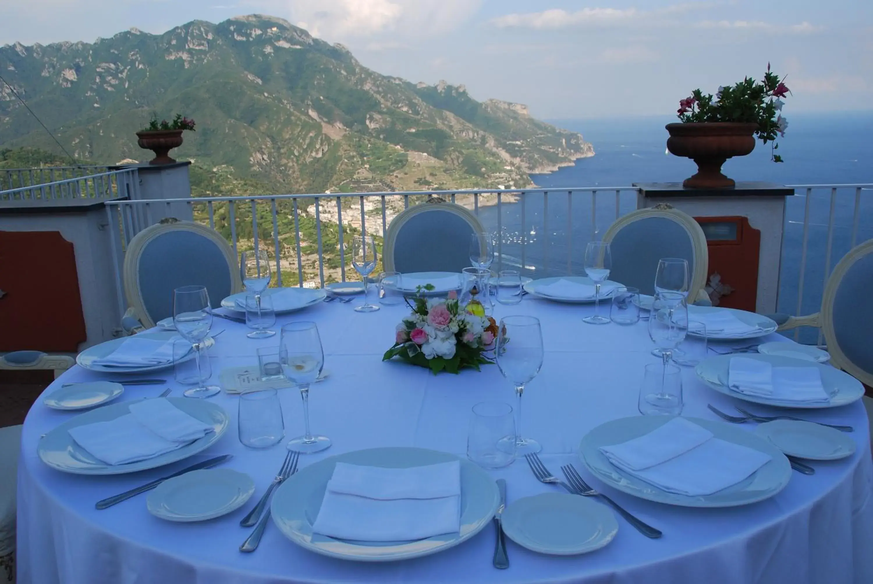 Restaurant/Places to Eat in Hotel Villa Fraulo