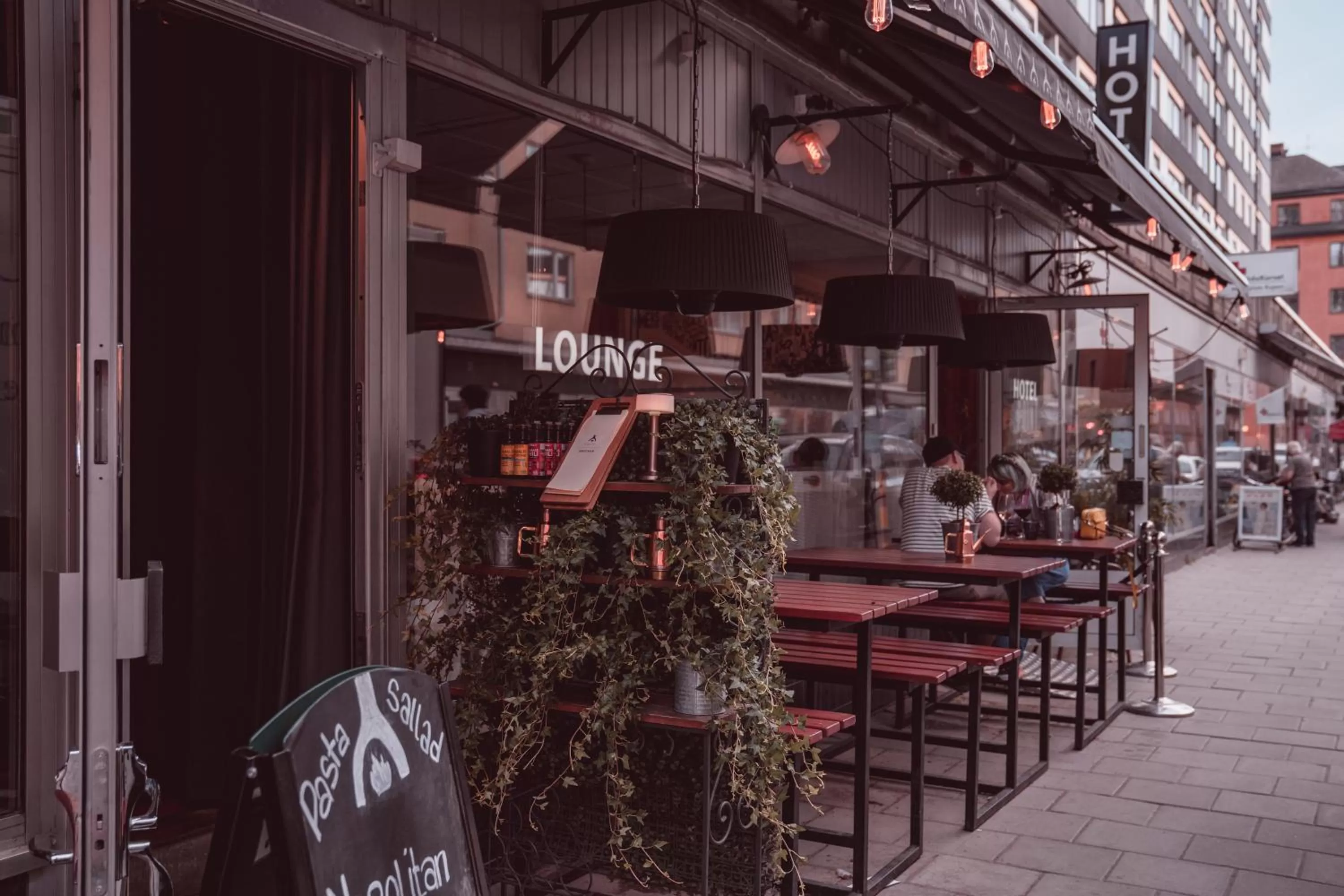 Restaurant/places to eat in Hotel Point