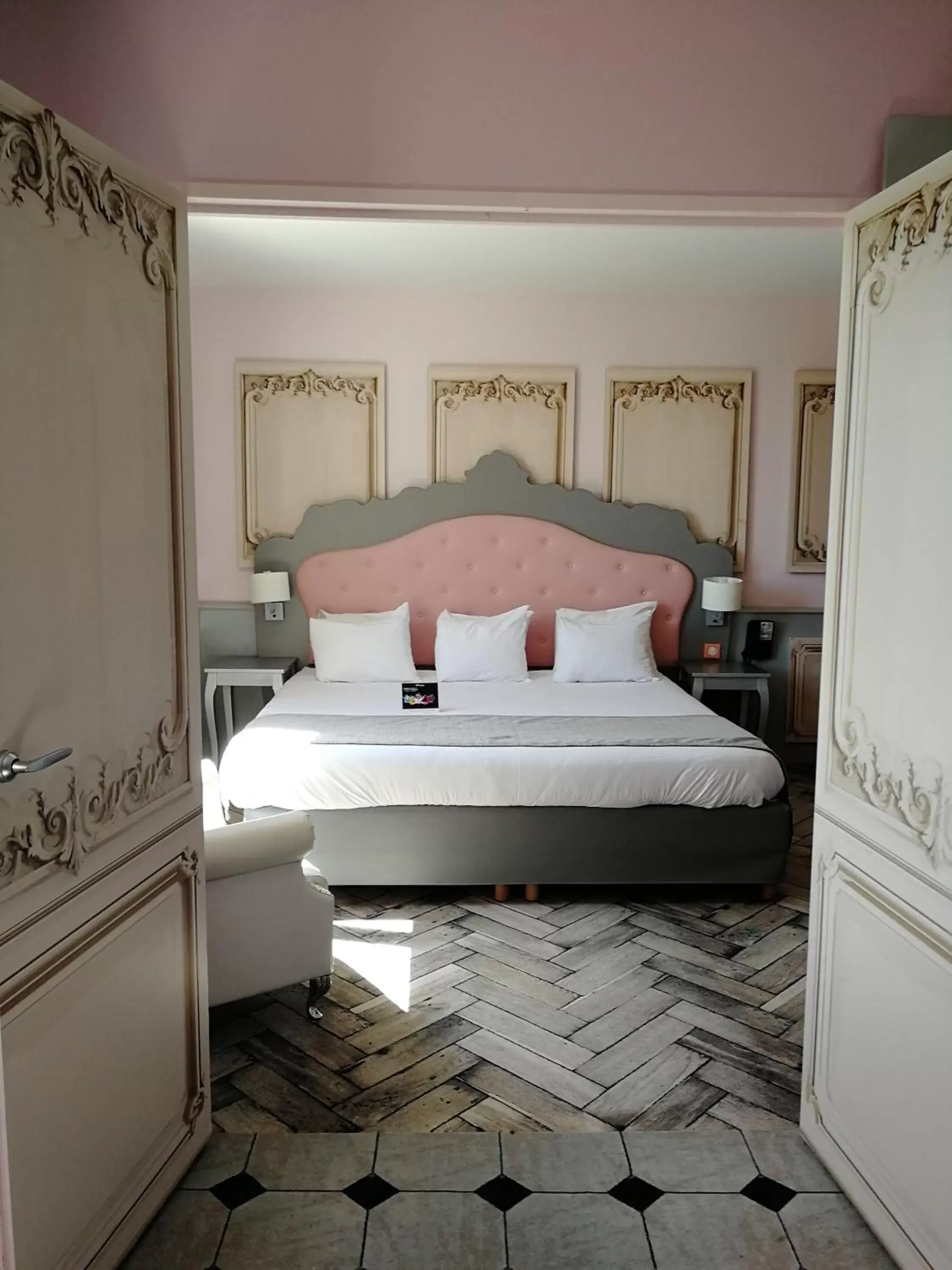 Bed in Explorers Hotel Marne-la-Vallée