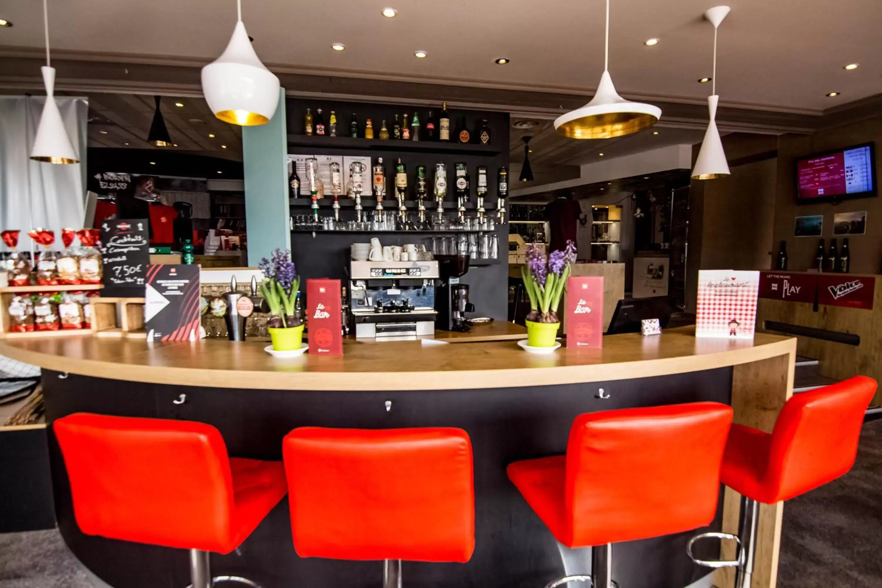 Lounge or bar, Lounge/Bar in ibis Colmar Est - Hotel Restaurant en Alsace