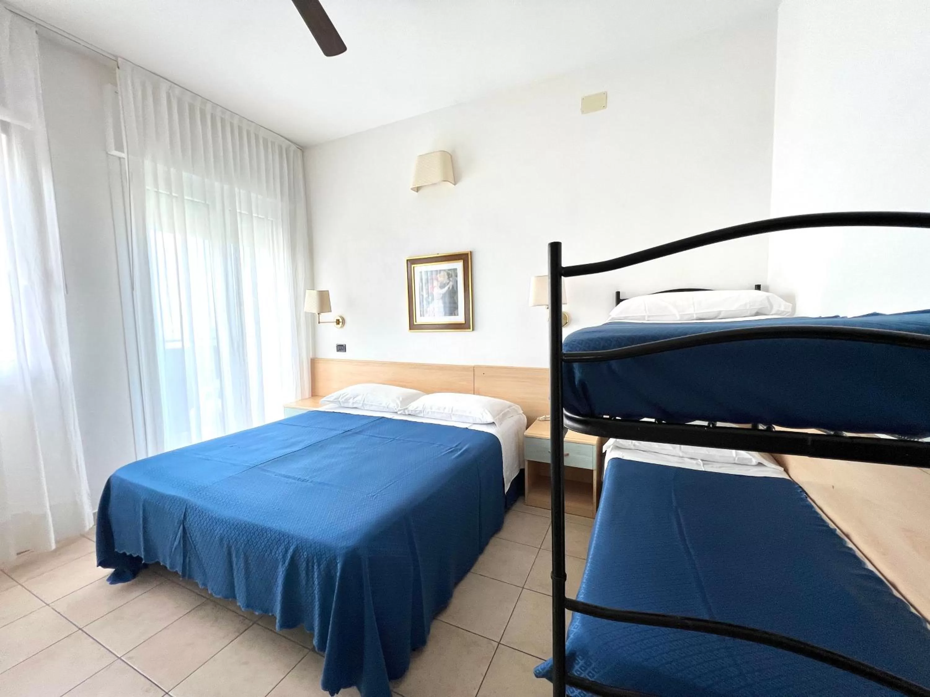 Quadruple Room with Sea View in Hotel B&B Montecarlo