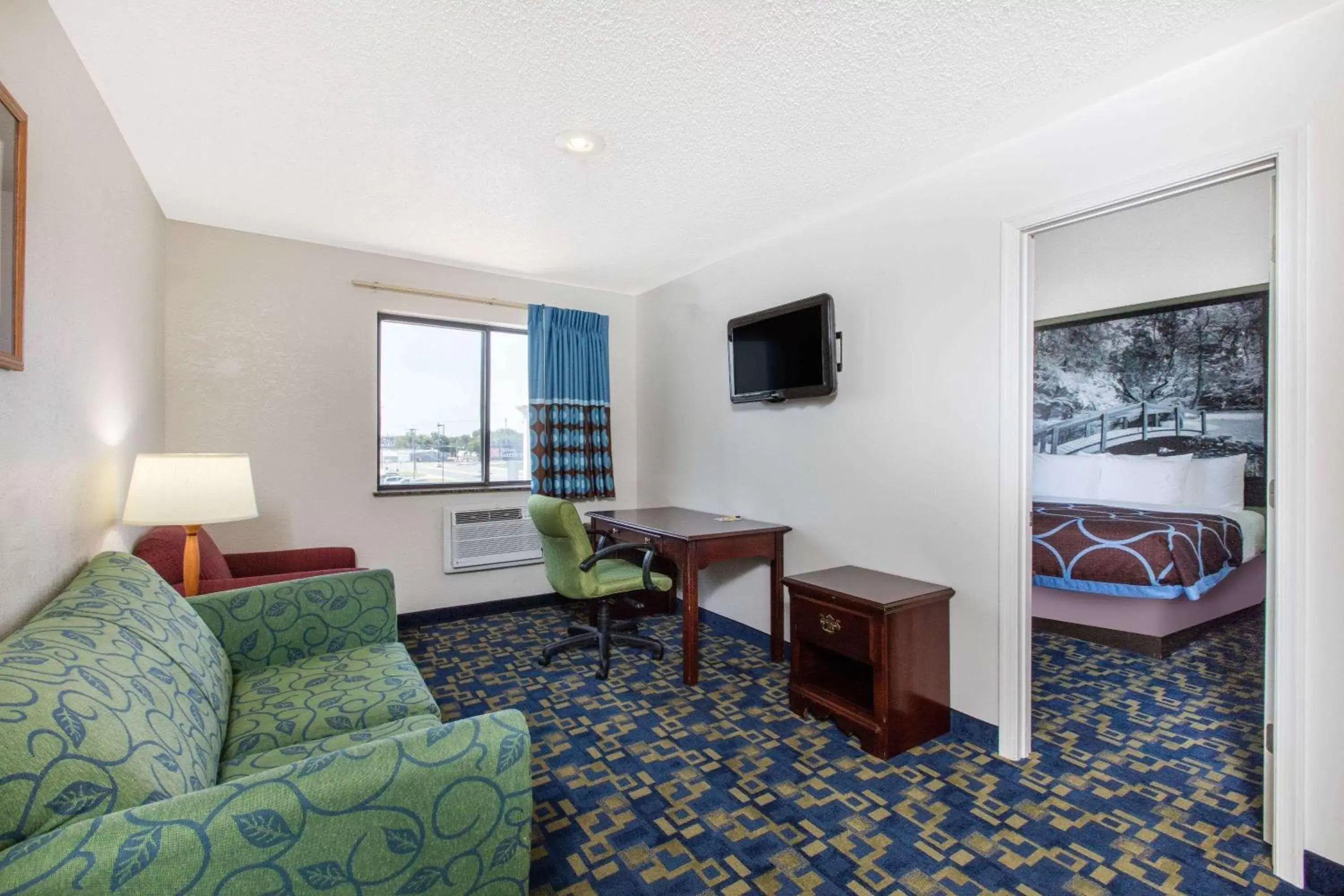 Photo of the whole room, Seating Area in Super 8 by Wyndham Aberdeen MD