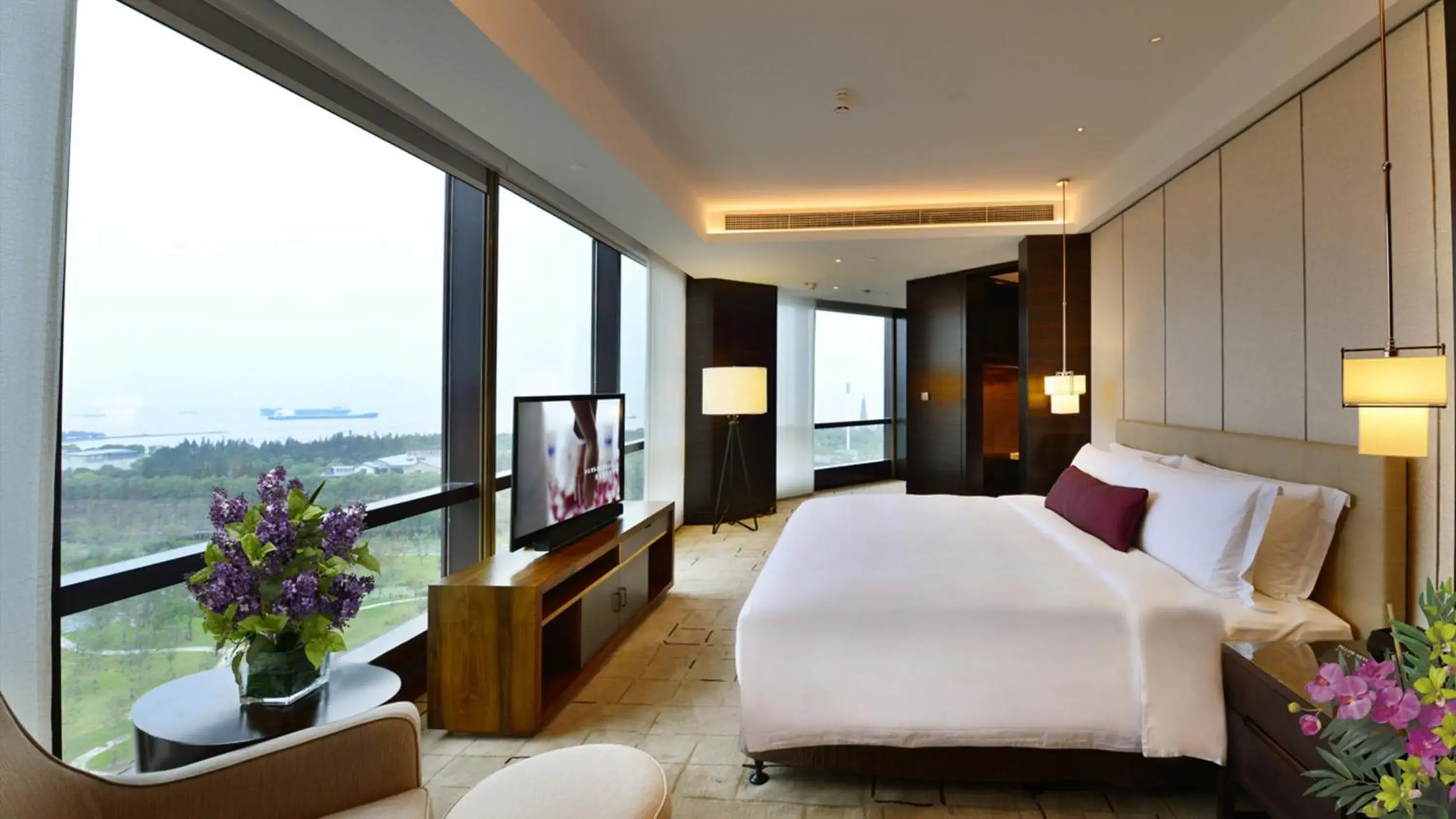 Bedroom in InterContinental Nantong, an IHG Hotel-Best view of yangtze