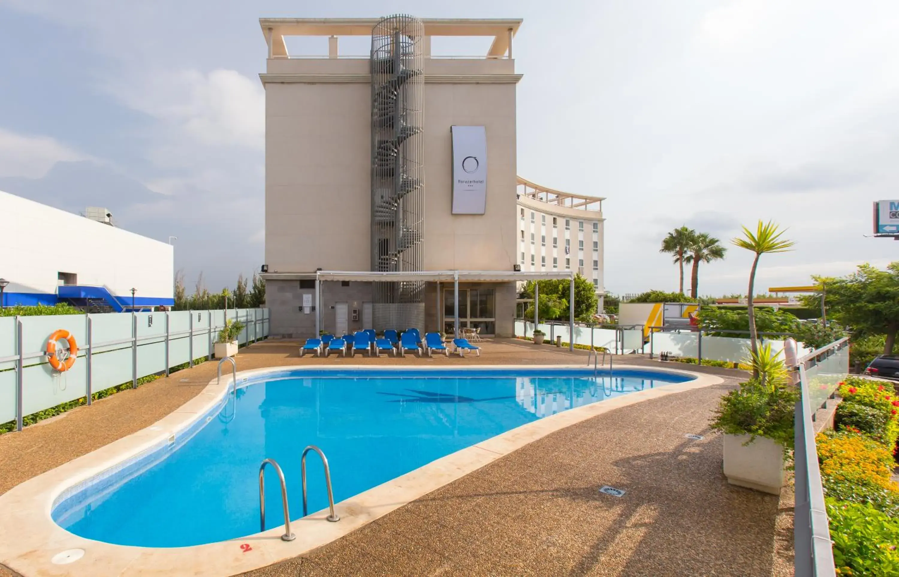 Swimming pool in Flag Hotel Valencia Florazar