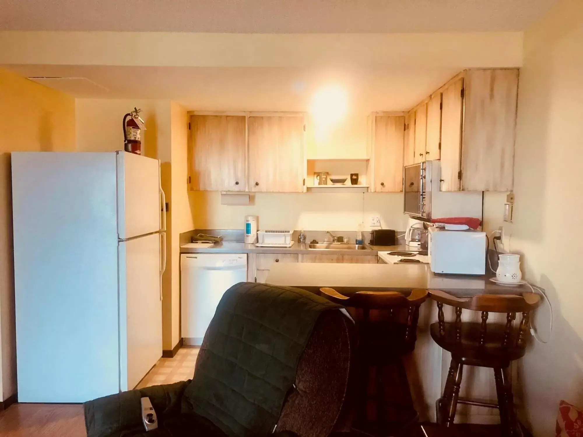 Kitchen/Kitchenette in Driftwood Inn