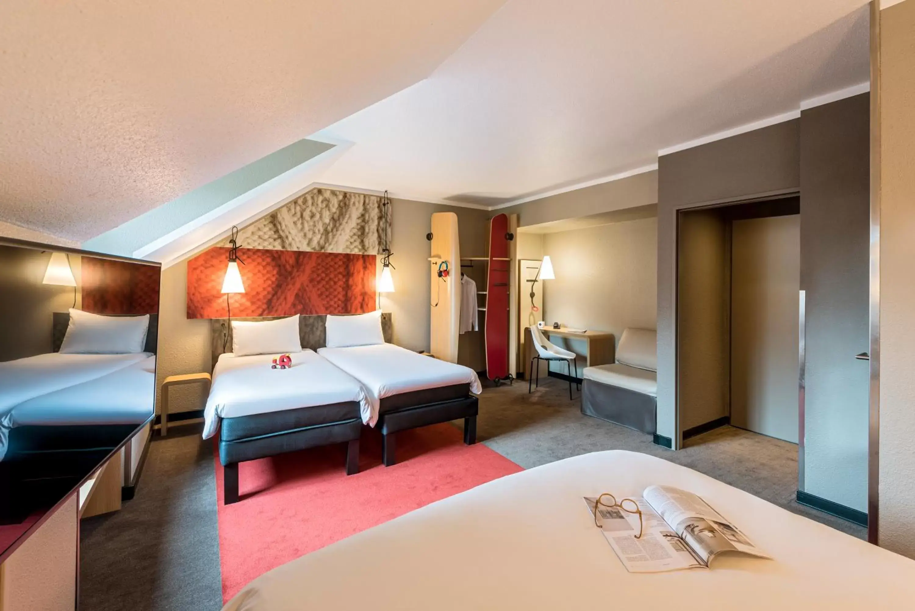 Staff, Bed in ibis Hotel Regensburg City