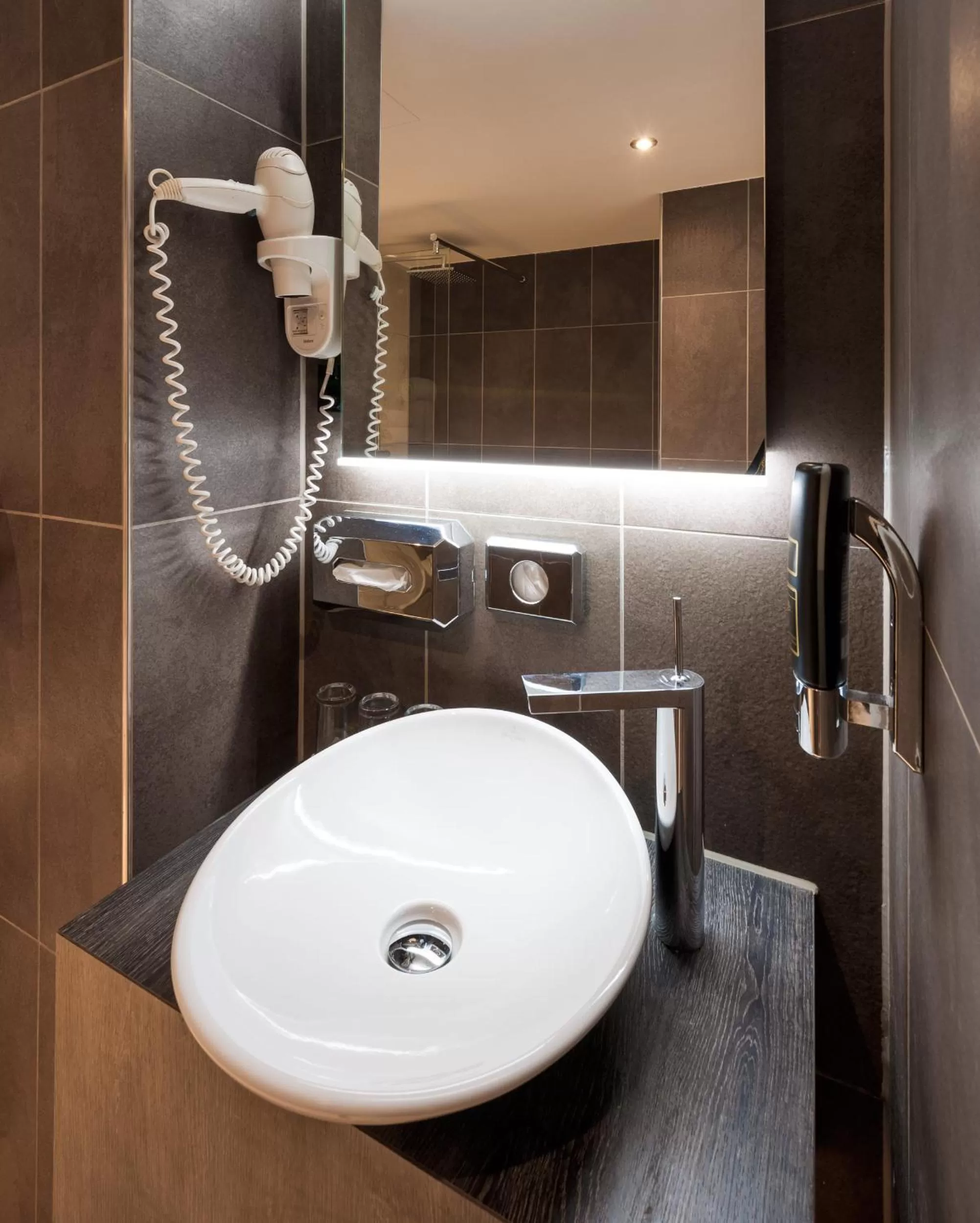 Bathroom in The Alfred Hotel