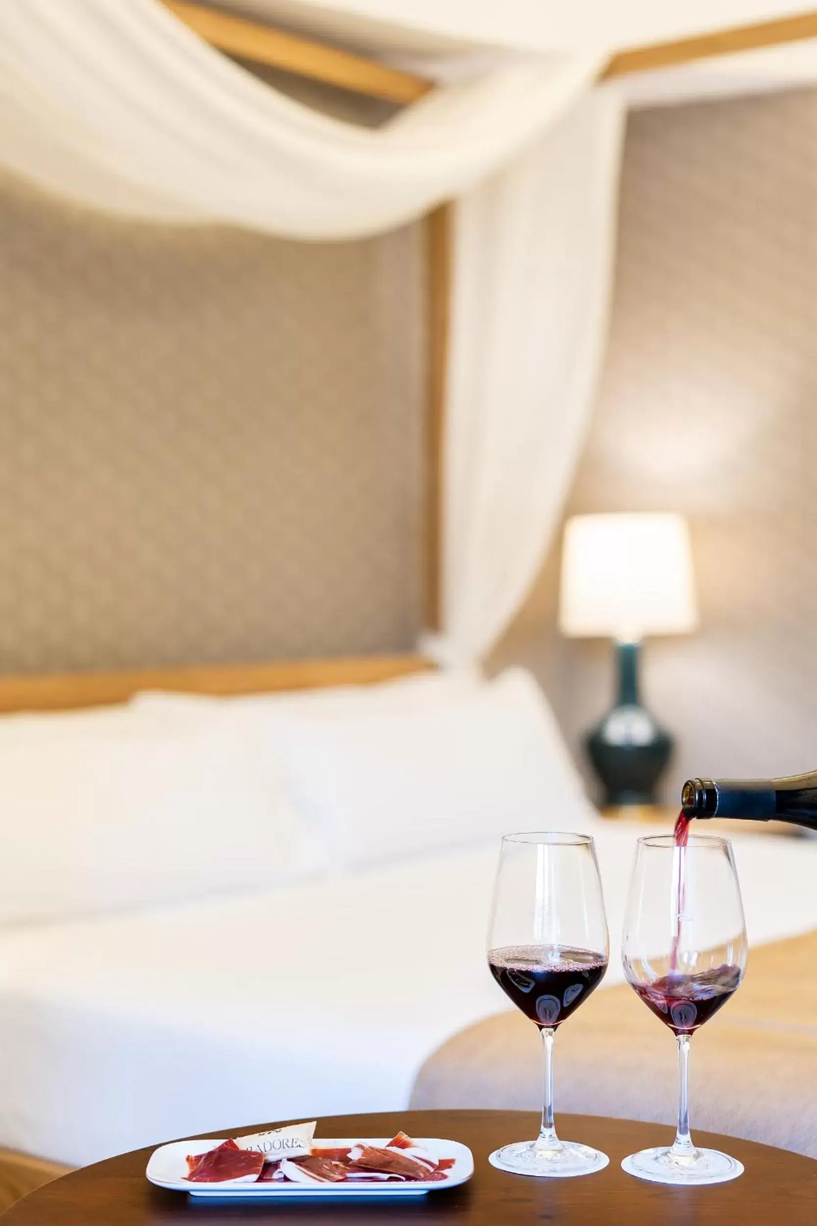 Drinks, Bed in Parador de Ciudad Rodrigo Drinks, Bed in Parador de Ciudad Rodrigo