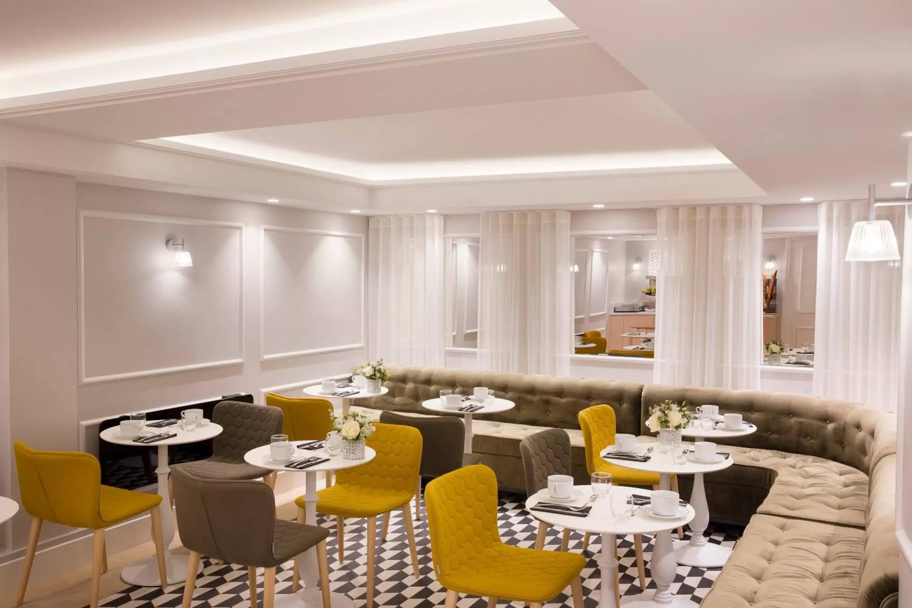 Buffet breakfast, Restaurant/Places to Eat in Hôtel Pastel Paris