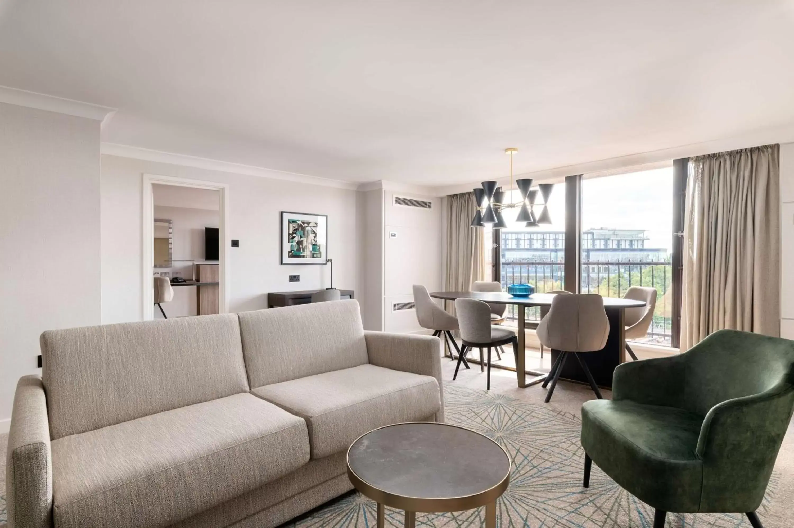 Living room, Seating Area in Hilton Birmingham Metropole Hotel