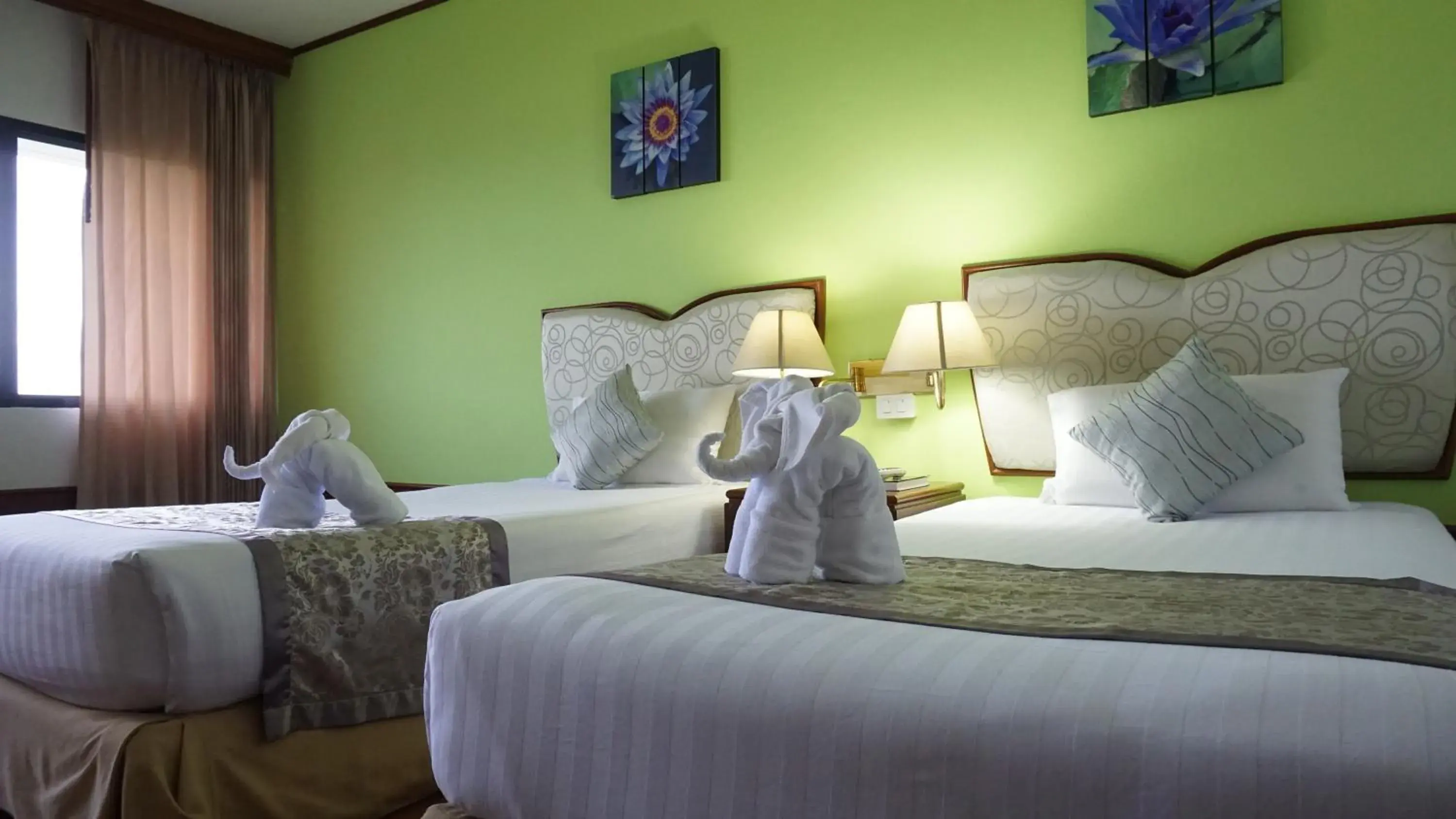 Bed in Wattana Park Hotel