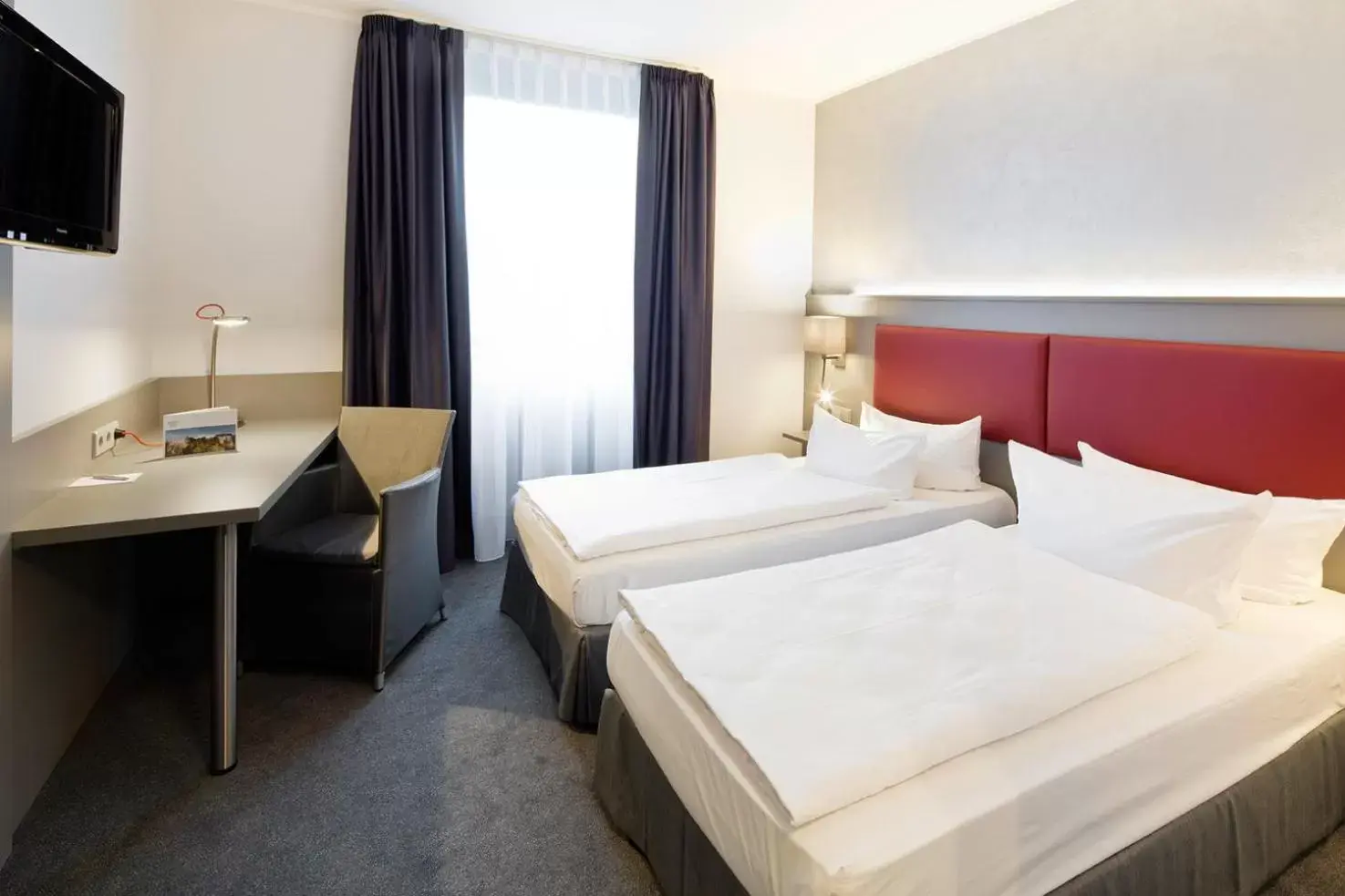 Photo of the whole room, Bed in Median Hotel Hannover Lehrte