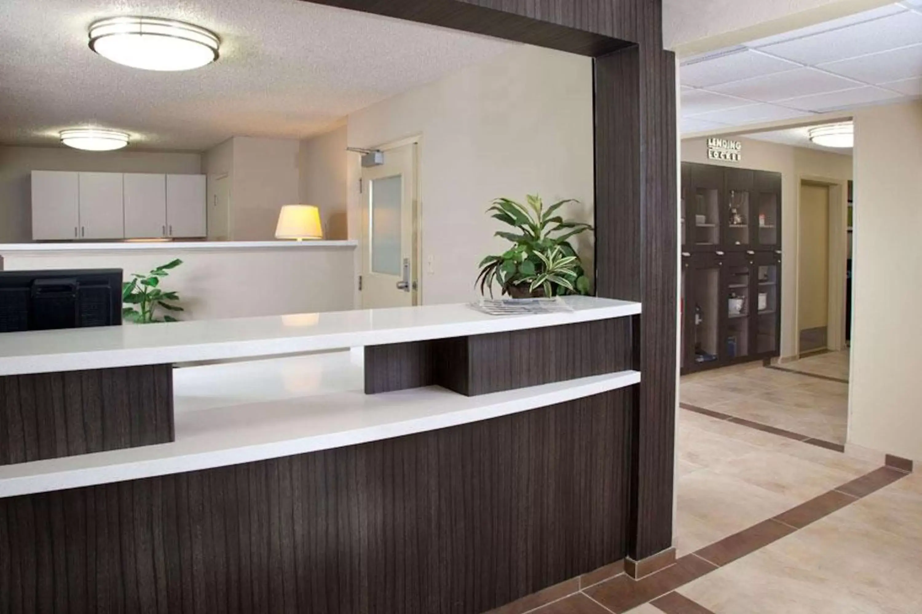 Lobby or reception, Kitchen/Kitchenette in Sonesta Simply Suites Plano Frisco