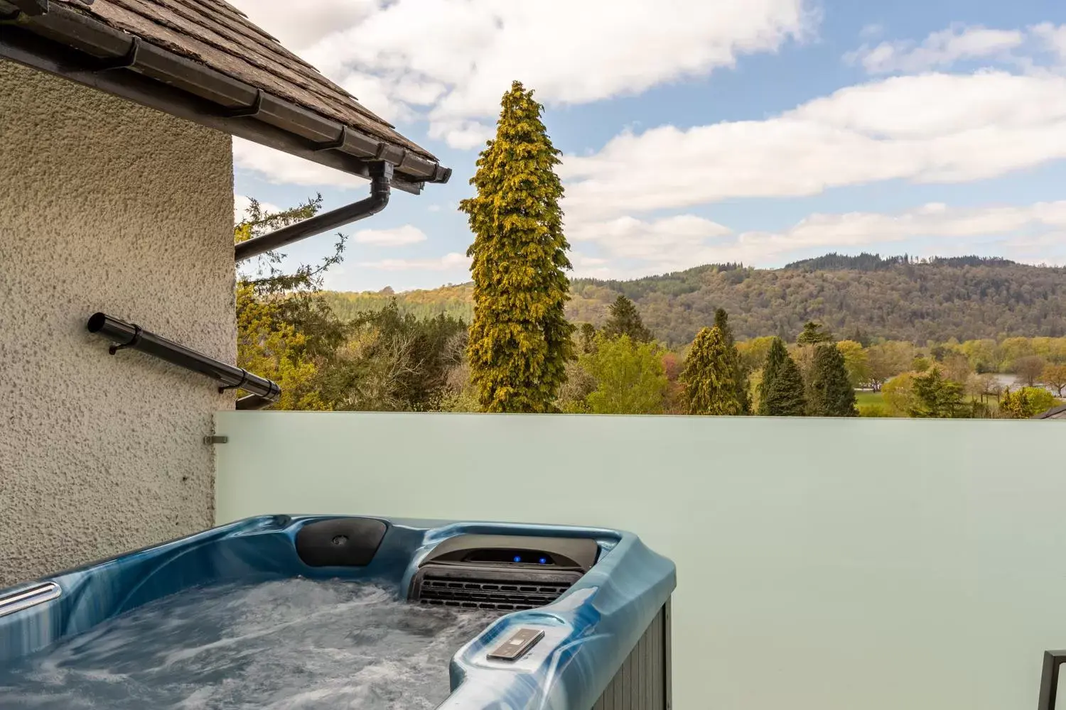 Lake Suite with Hot Tub in Lakes Hotel & Spa