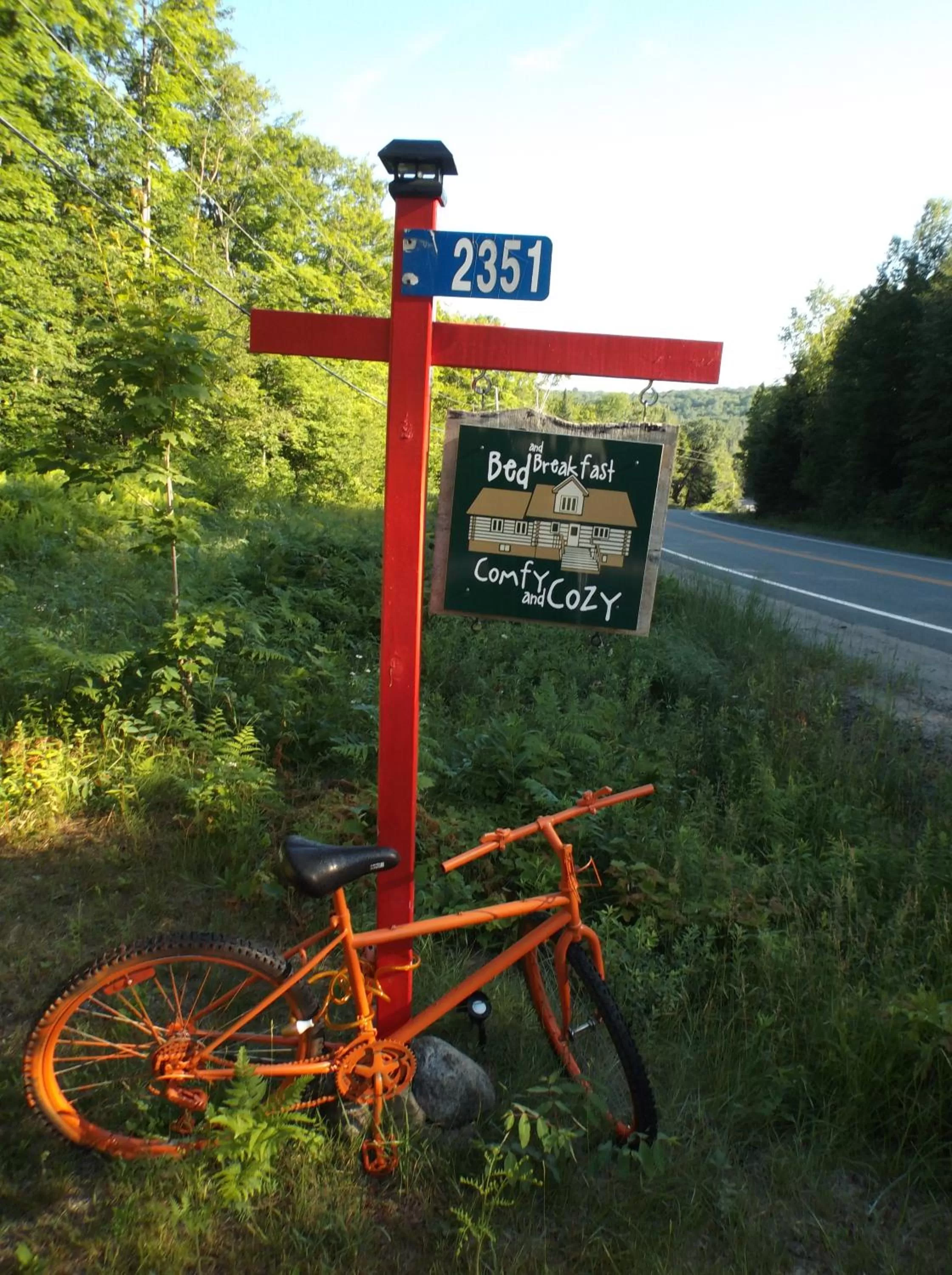 Property logo or sign in Bed and Breakfast Comfy & Cozy