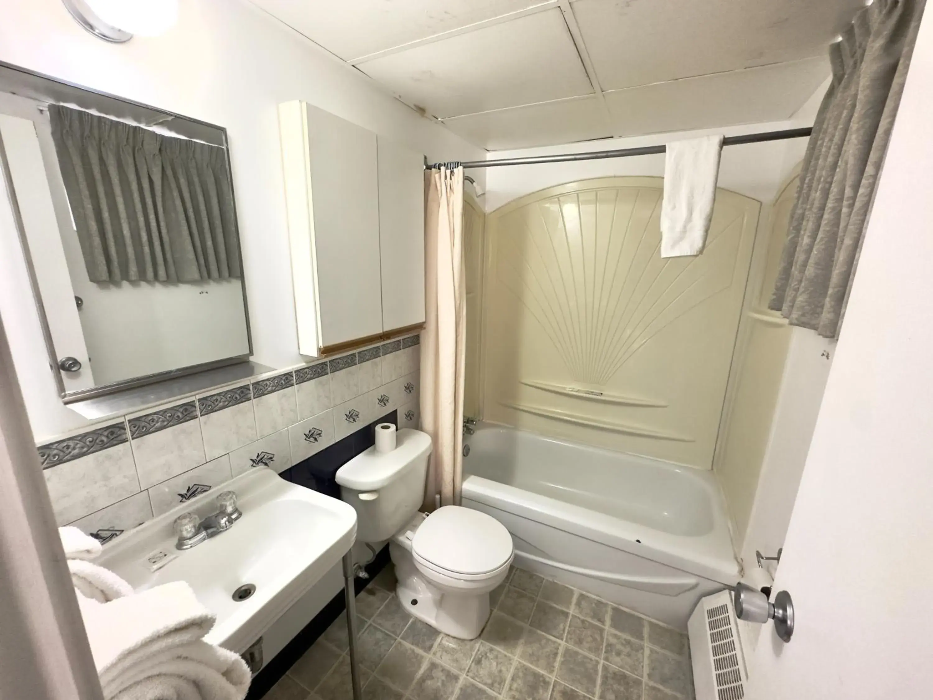 Bathroom in Capone's Hideaway Motel