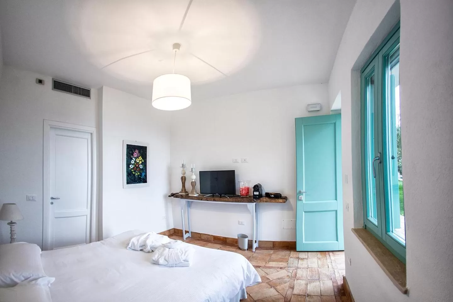 Coffee/tea facilities, Bed in Borgo Rosso di Sera - Resort Country Chic