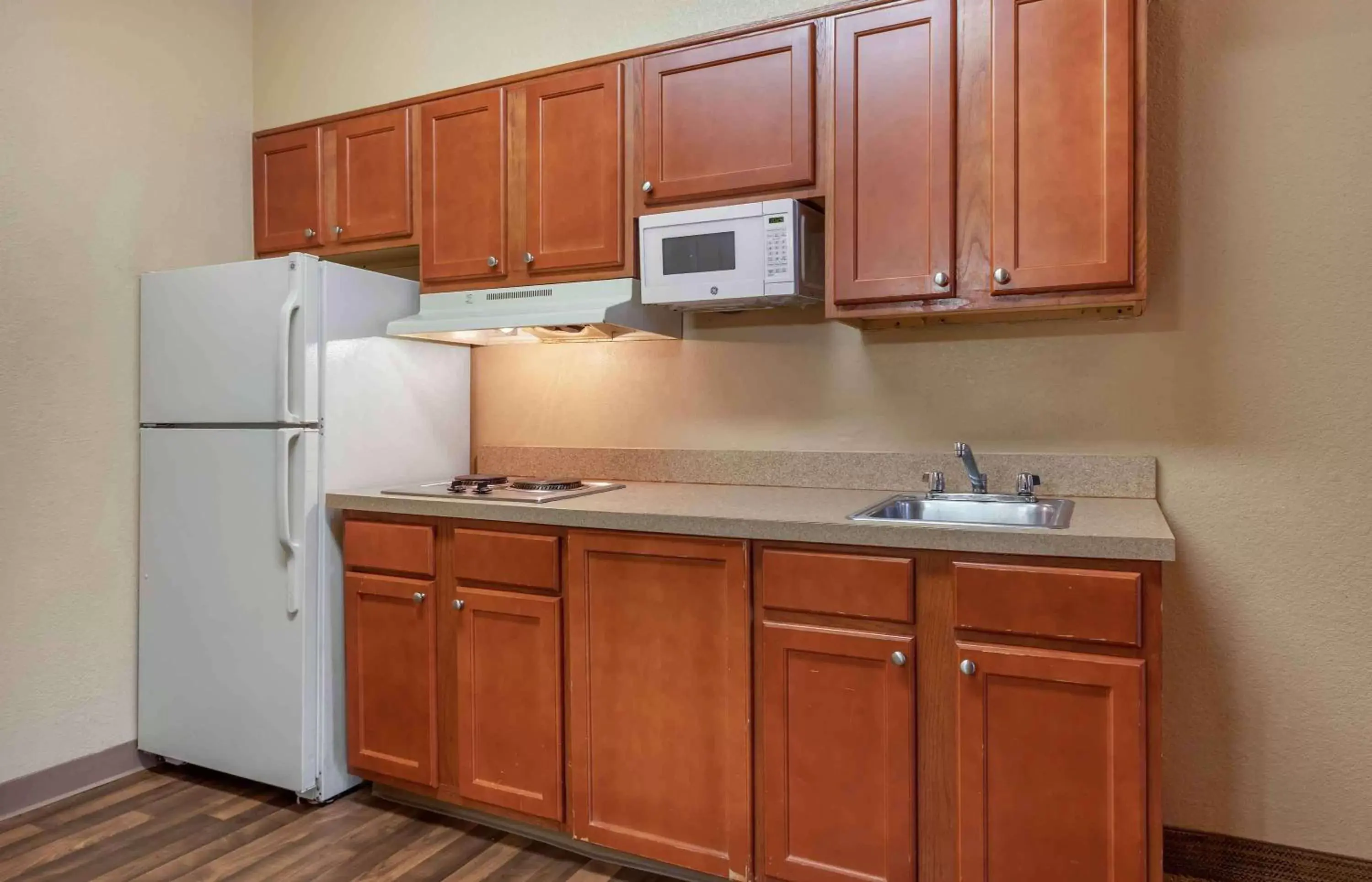 Bedroom, Kitchen/Kitchenette in Extended Stay America Suites - Dallas - Frankford Road