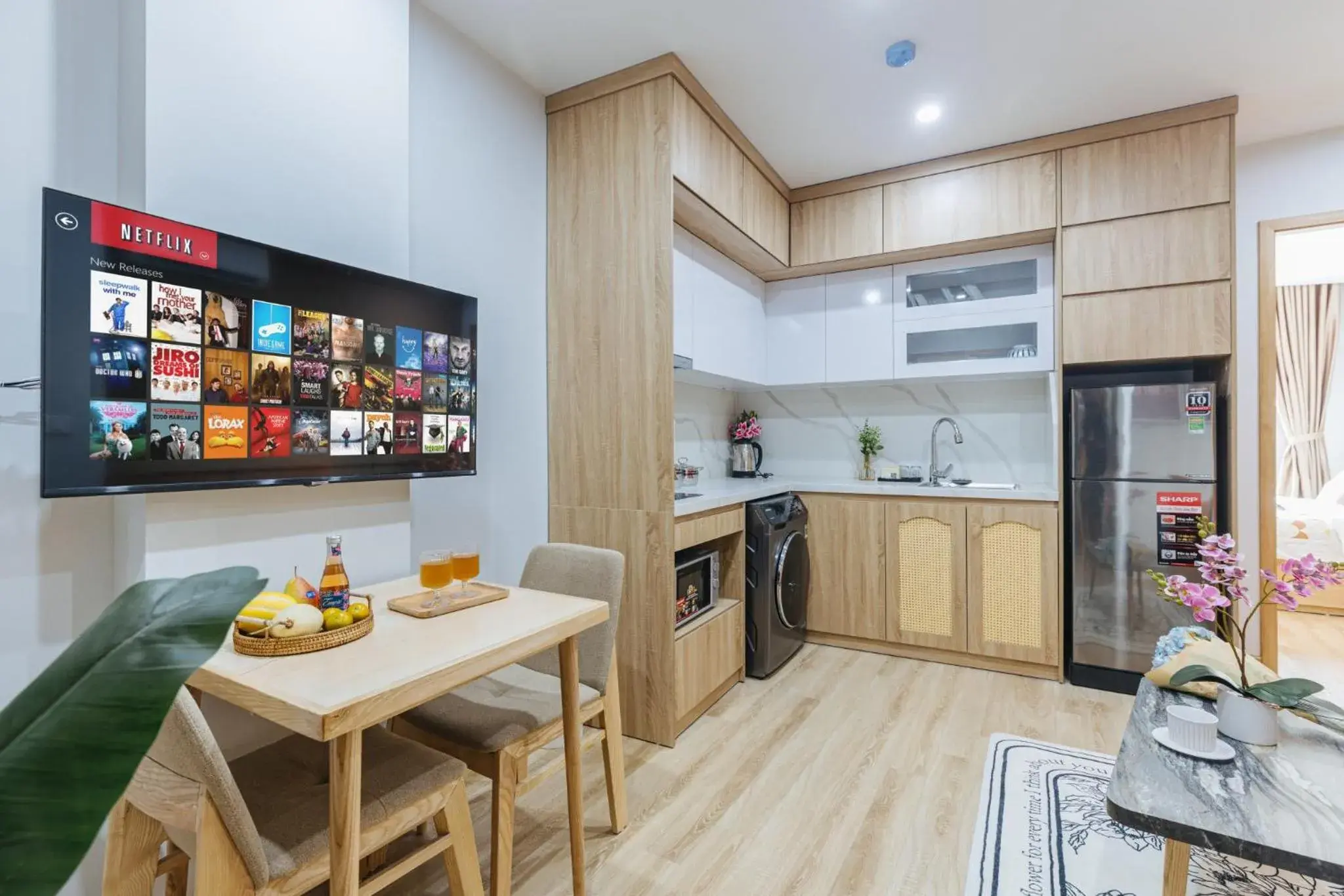 Living room, Kitchen/Kitchenette in Crescendo Urban Stay