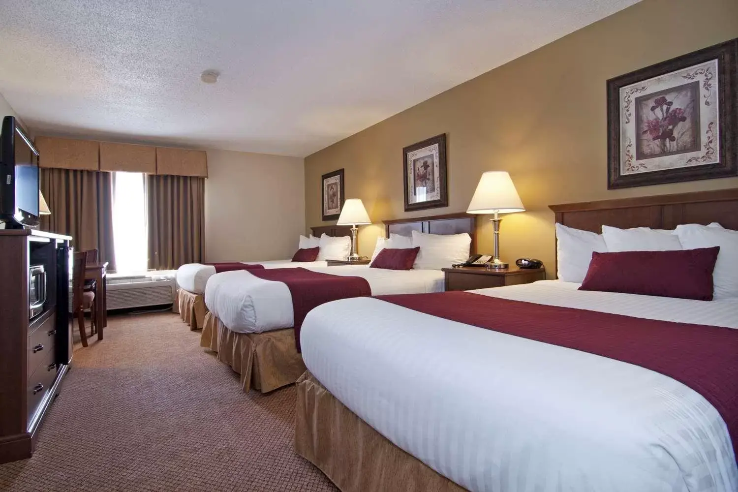 Bed in Best Western Plus Albert Lea I-90/I-35 Hotel