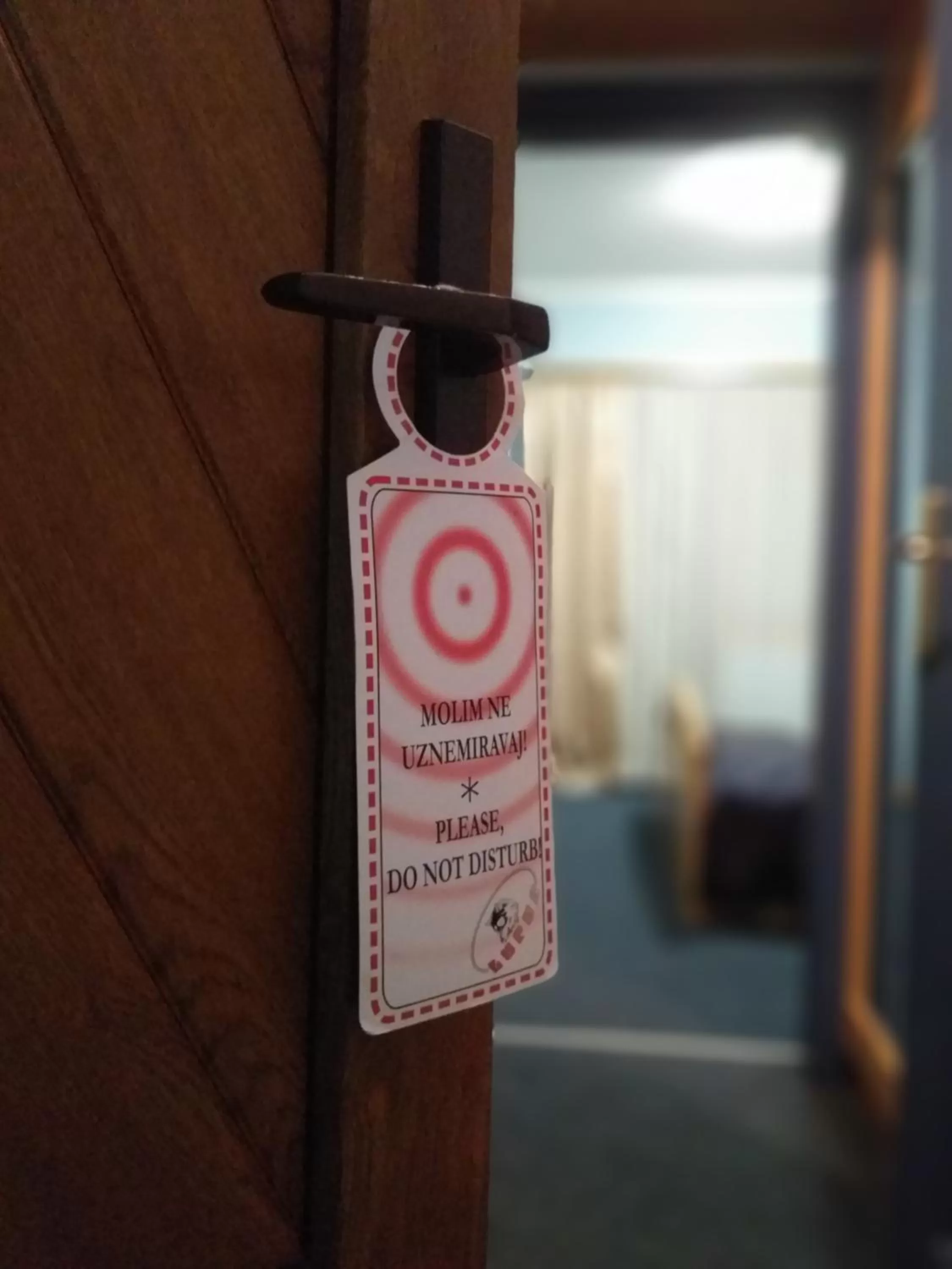 Text overlay in Garni Lupus prenoćište