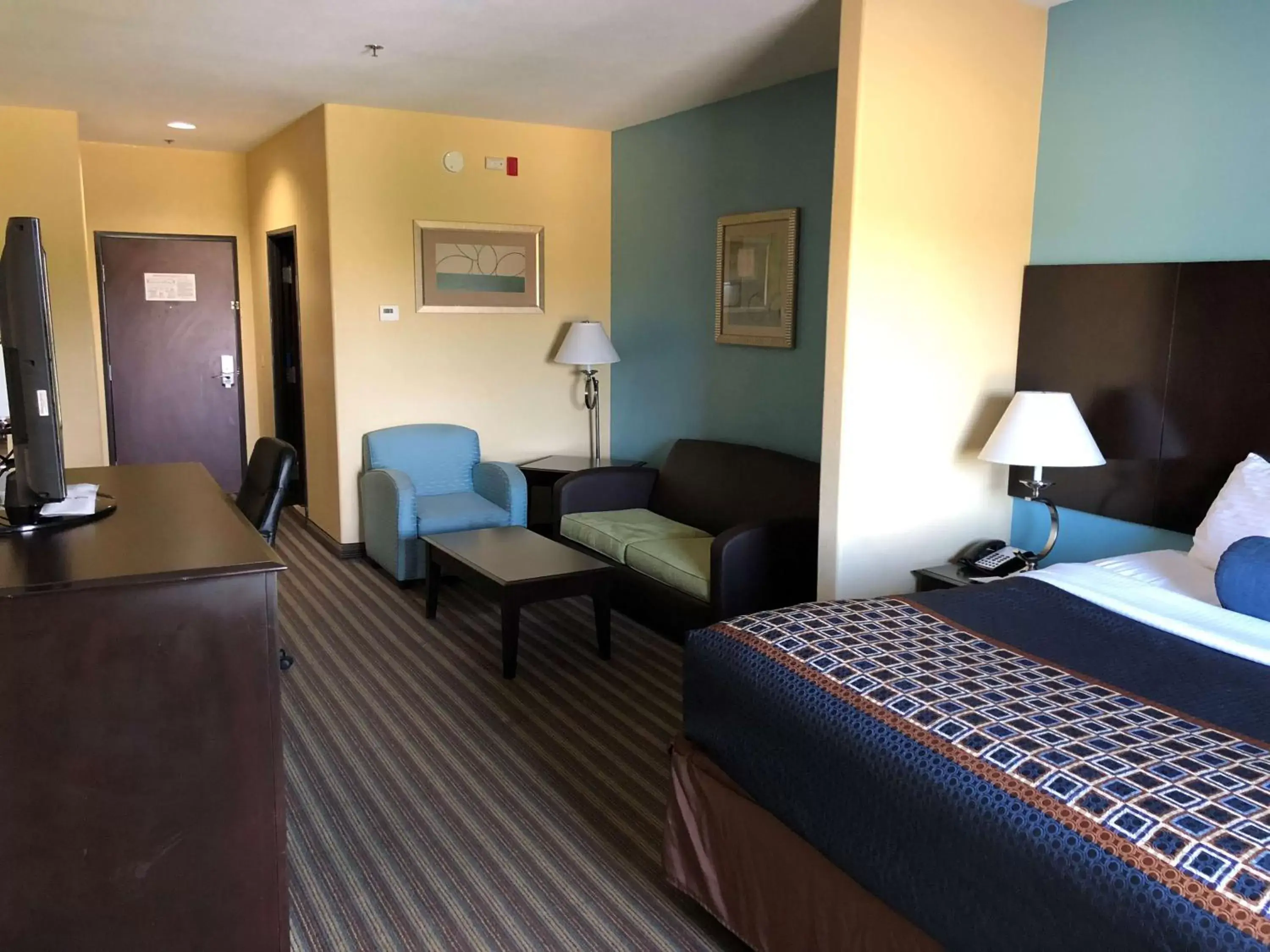 Photo of the whole room, TV/Entertainment Center in Best Western Plus Goodman Inn & Suites