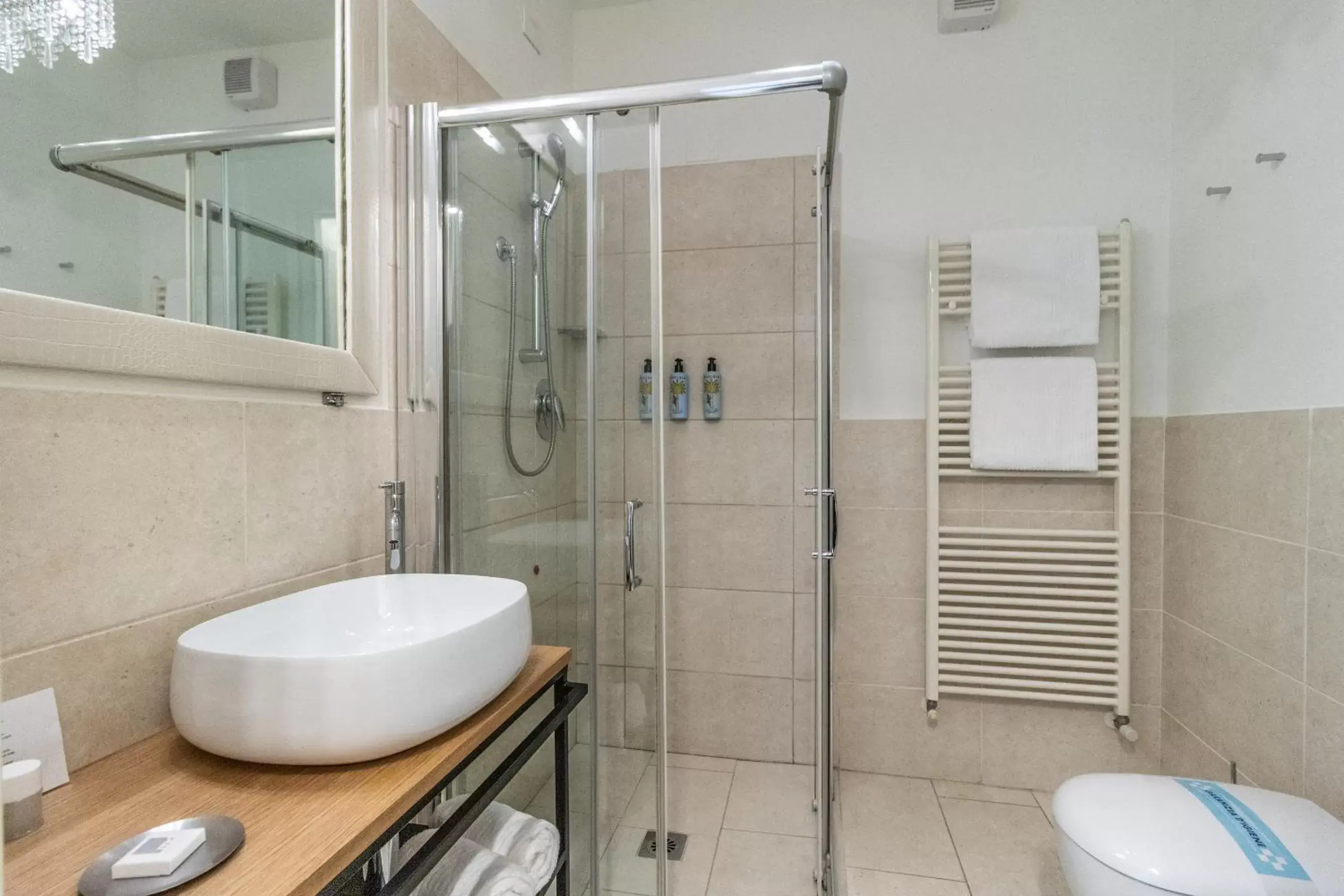 Bathroom in Vistamare Suite