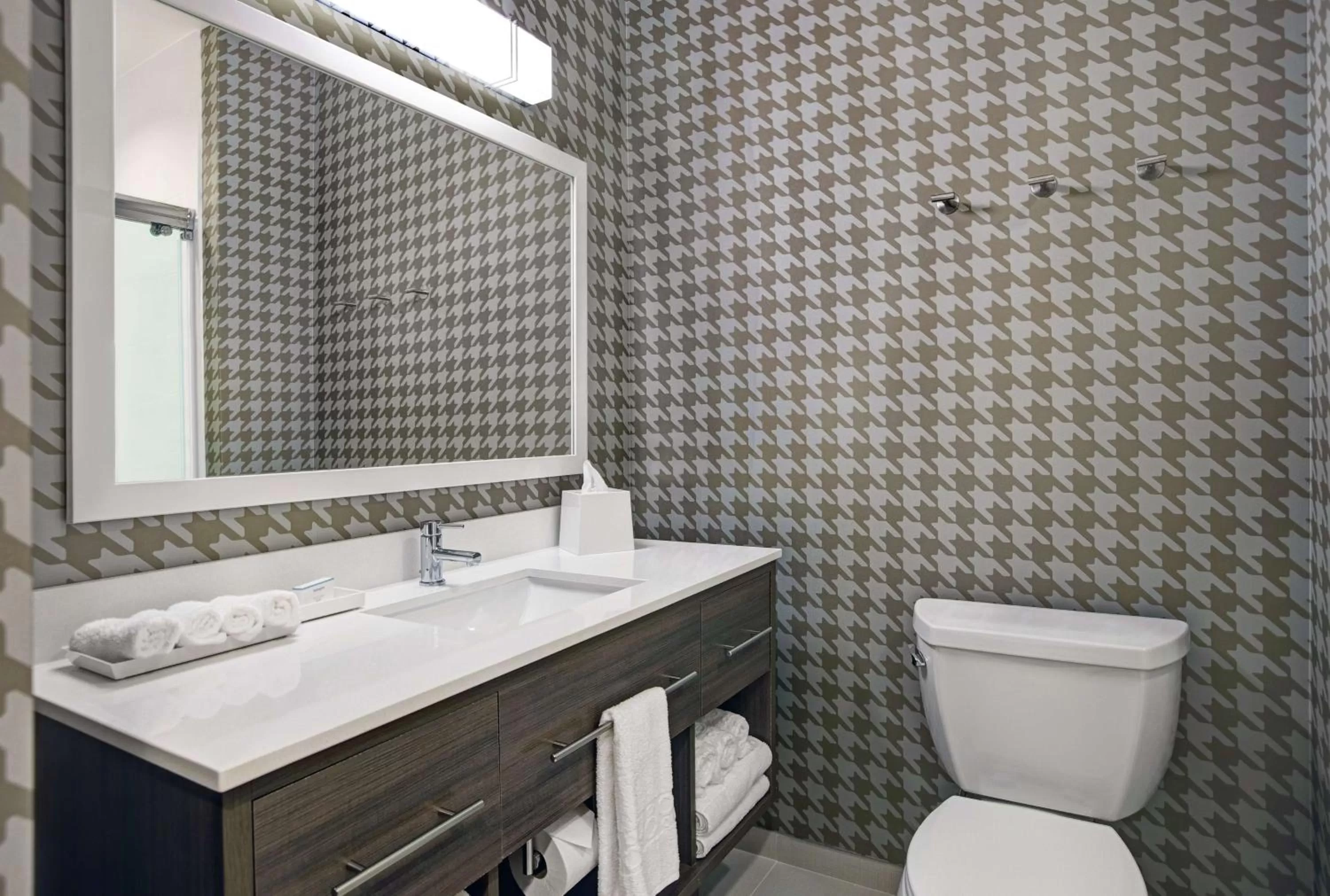 Bathroom in Home2 Suites By Hilton Richmond