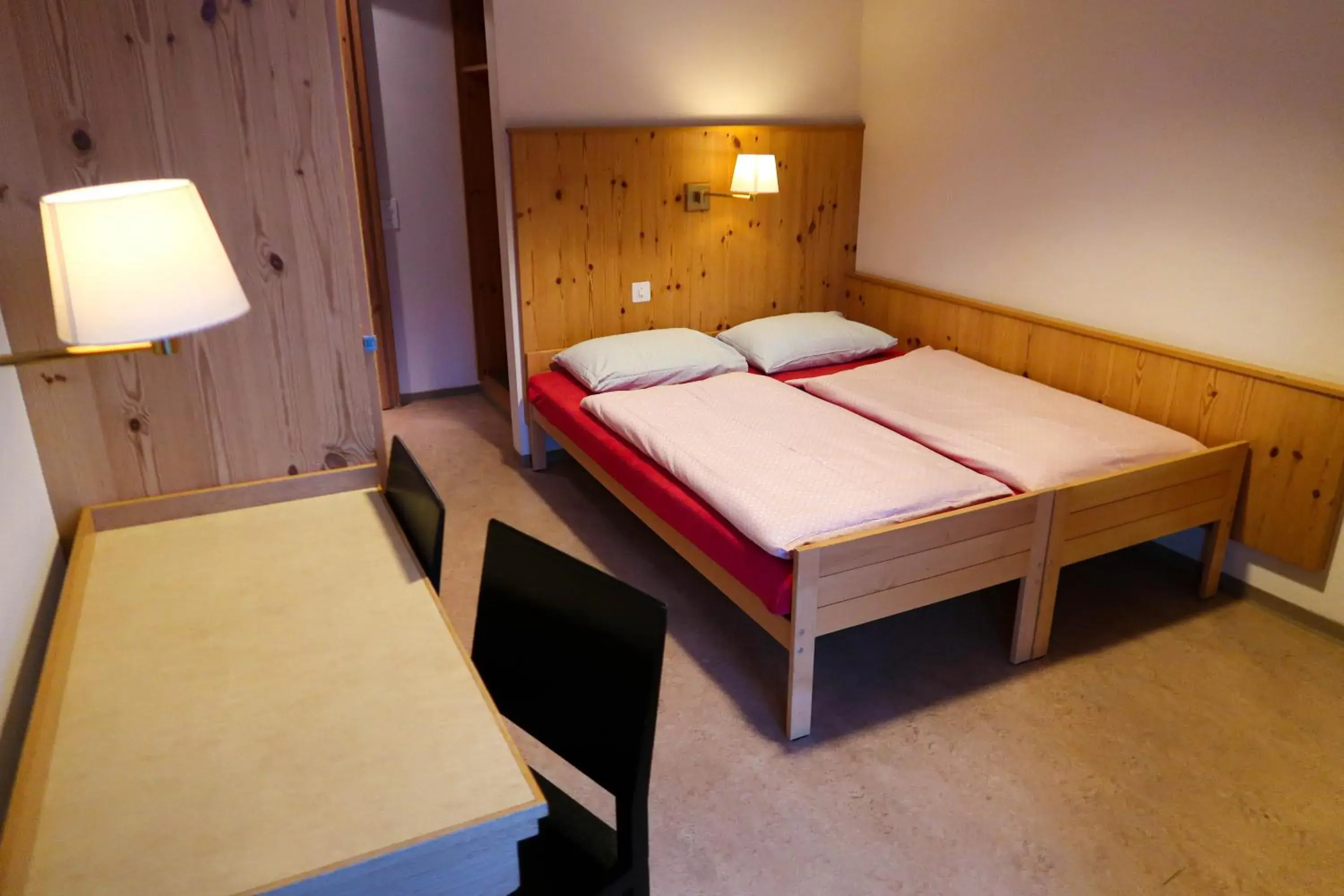 Photo of the whole room, Bed in Davos Youth Hostel