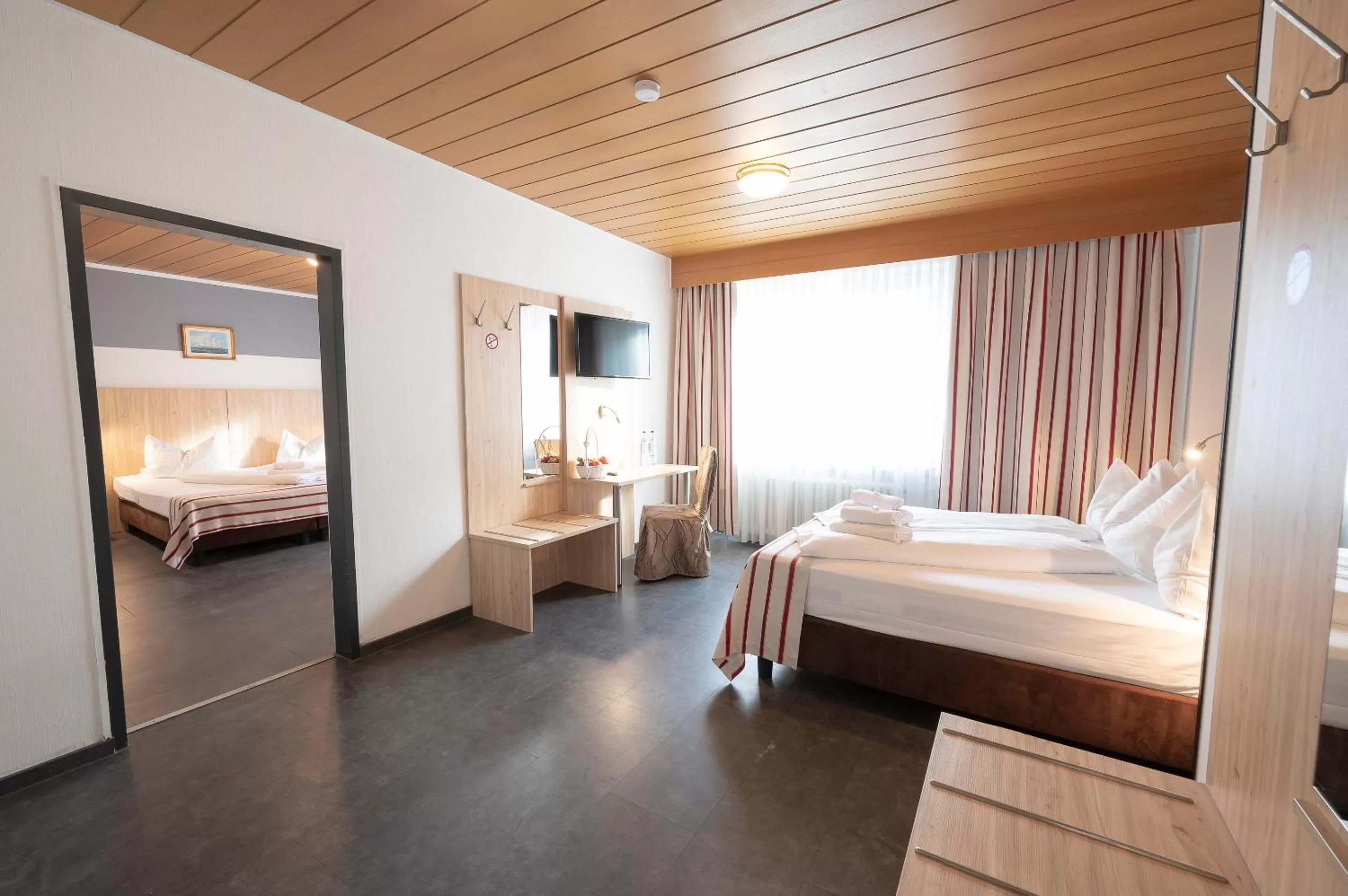 Staff, Bed in Hotel Astoria Stuttgart City