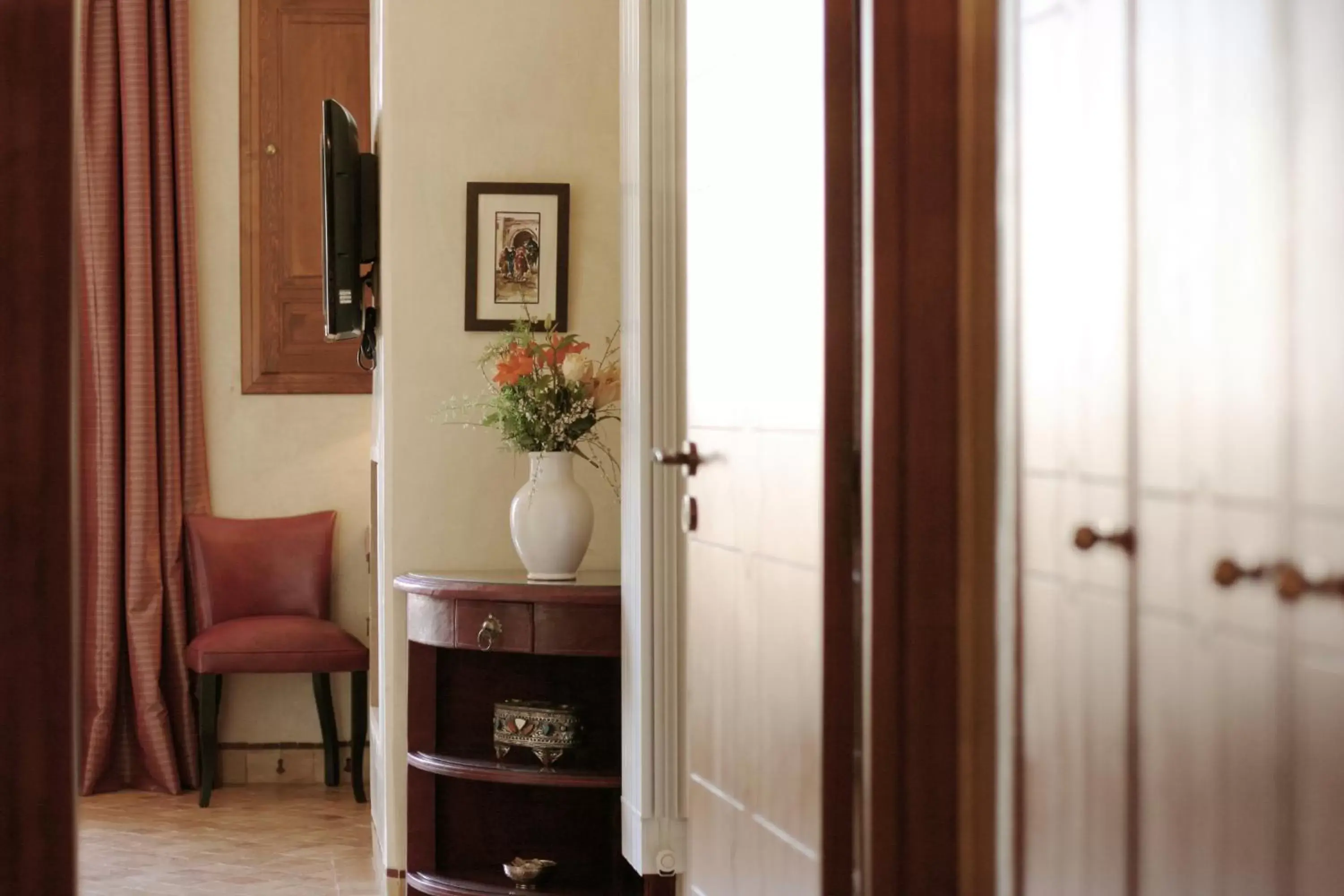 Living room, Bathroom in La Maison Arabe Hotel, Spa & Cooking Workshops