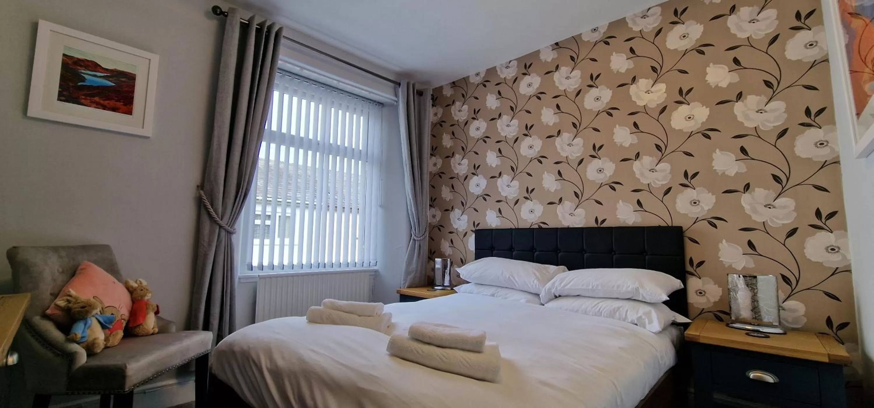 Photo of the whole room, Bed in Bonny Brae House by Woodland Park