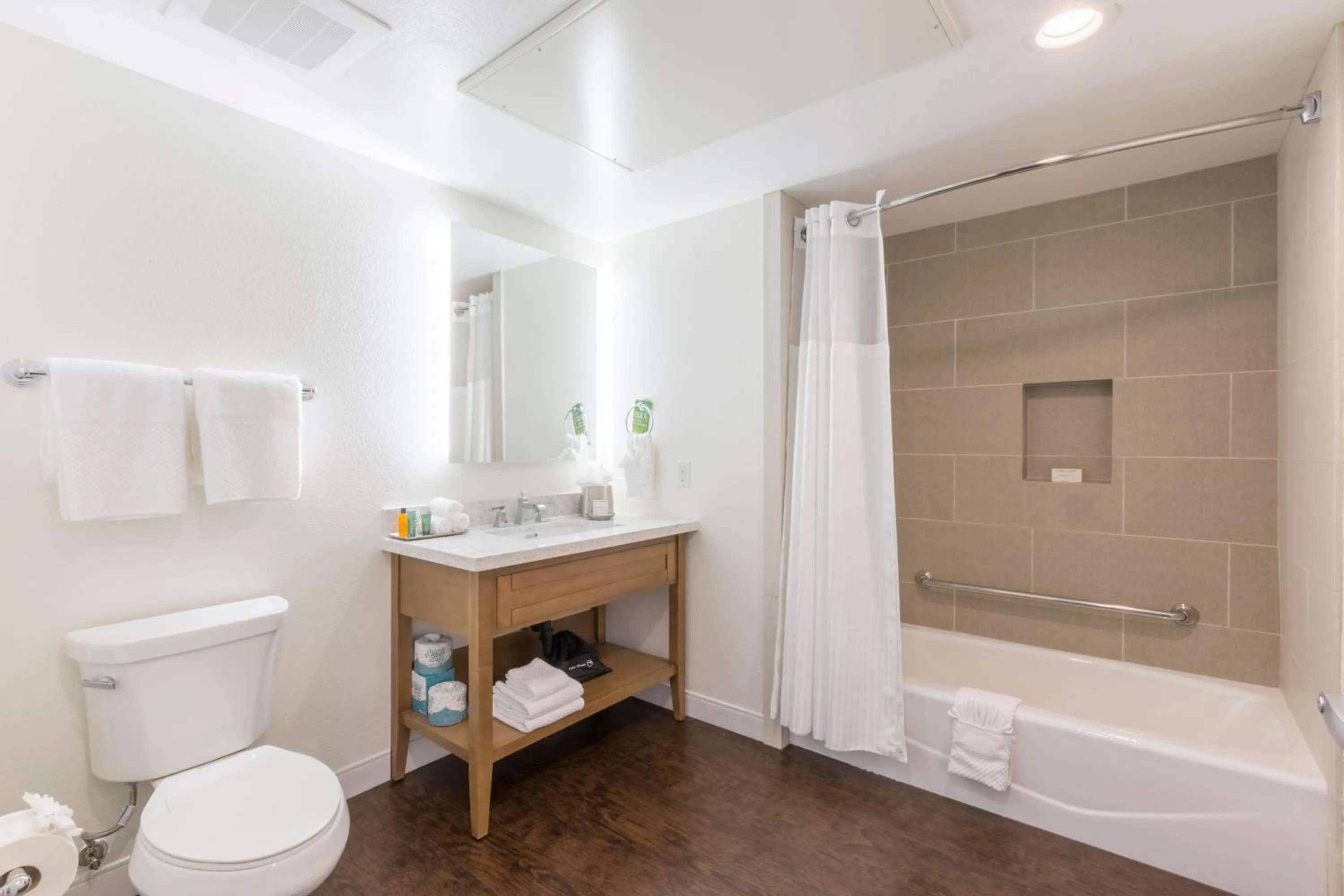 Shower in Grand Pacific Palisades Resort