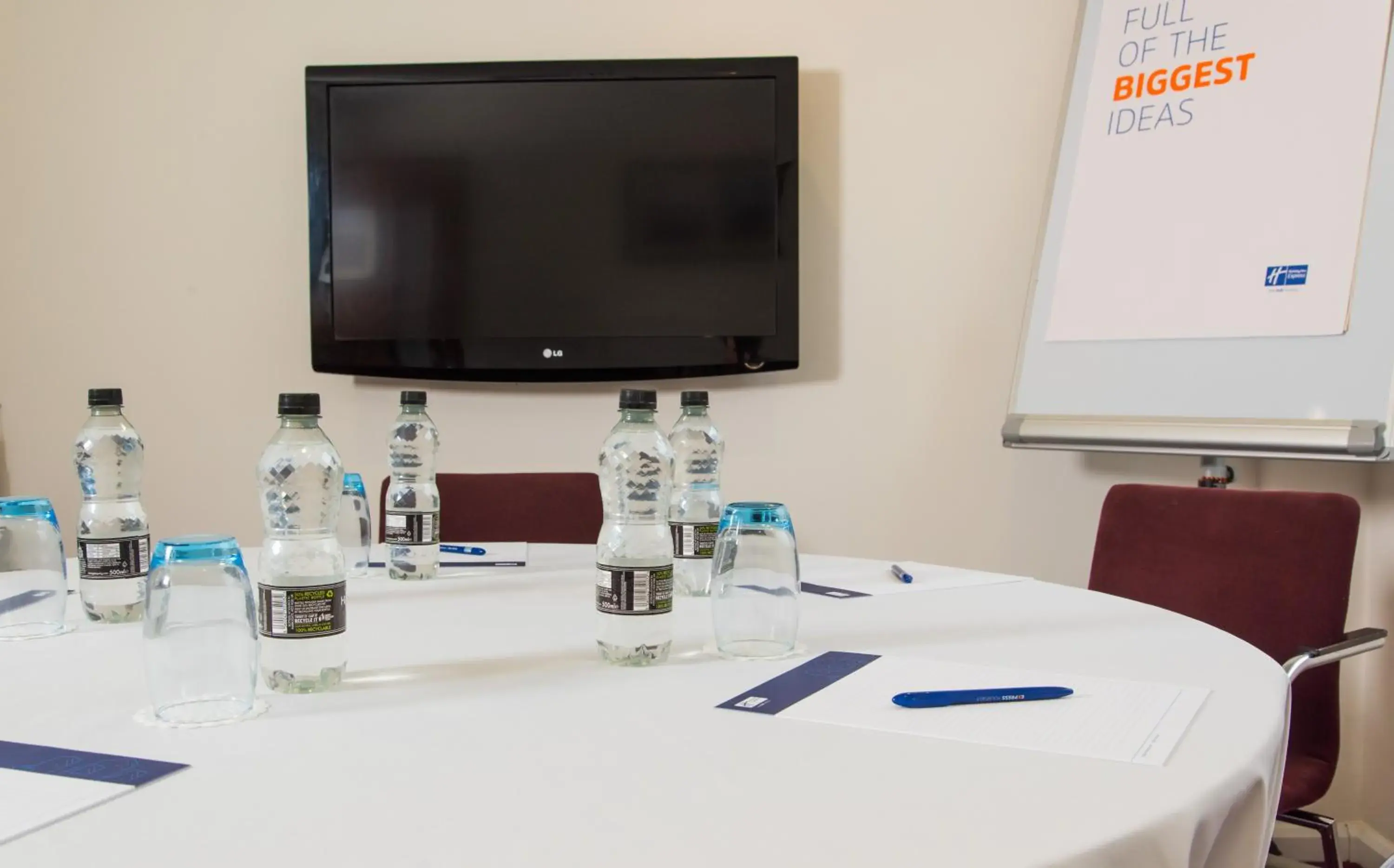 Meeting/conference room, TV/Entertainment Center in Holiday Inn Express Tamworth