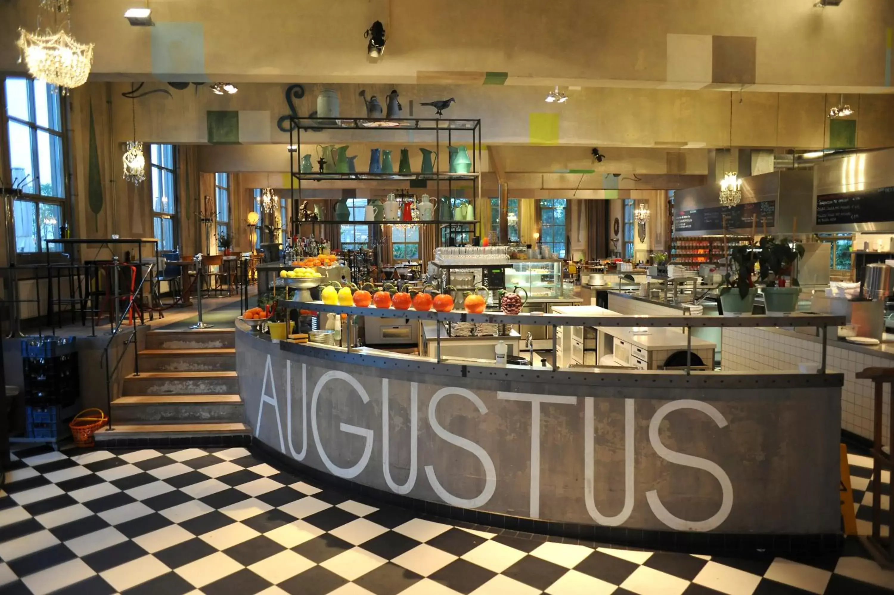 Restaurant/places to eat in Villa Augustus