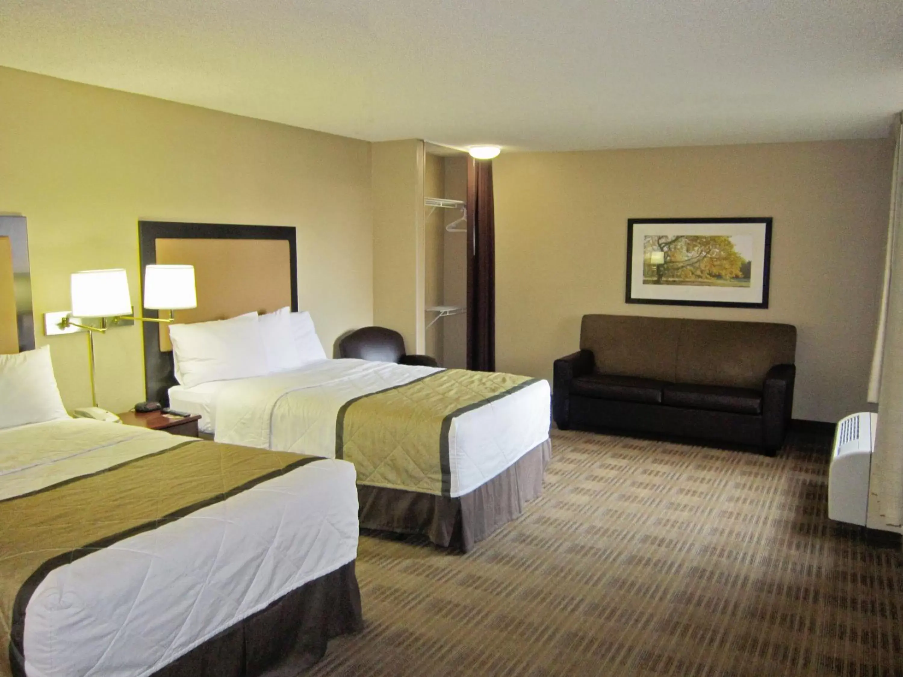 Bed in Extended Stay America Suites - Seattle - Lynnwood