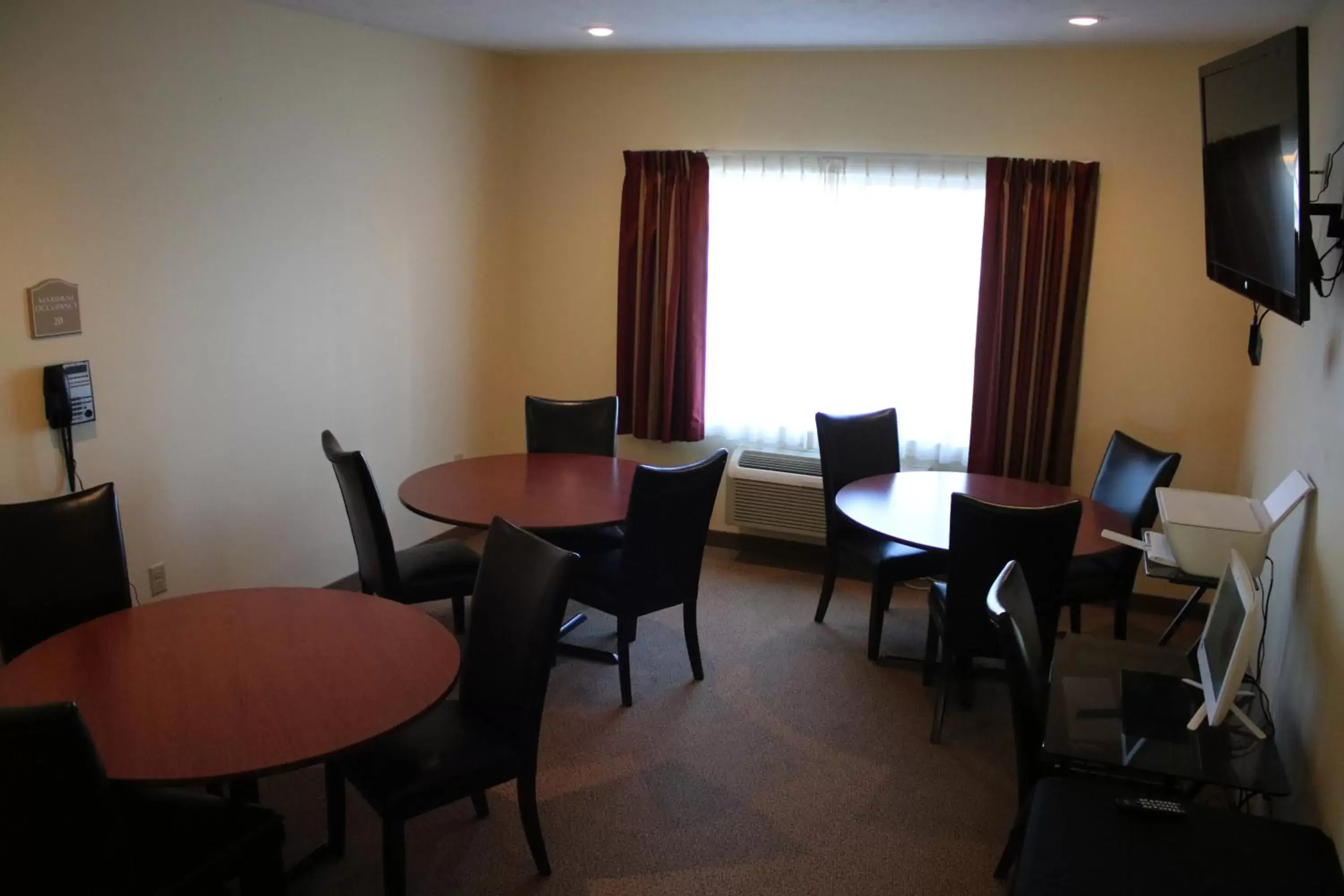 Meeting/conference room, Dining Area in The Edgewood Hotel and Suites