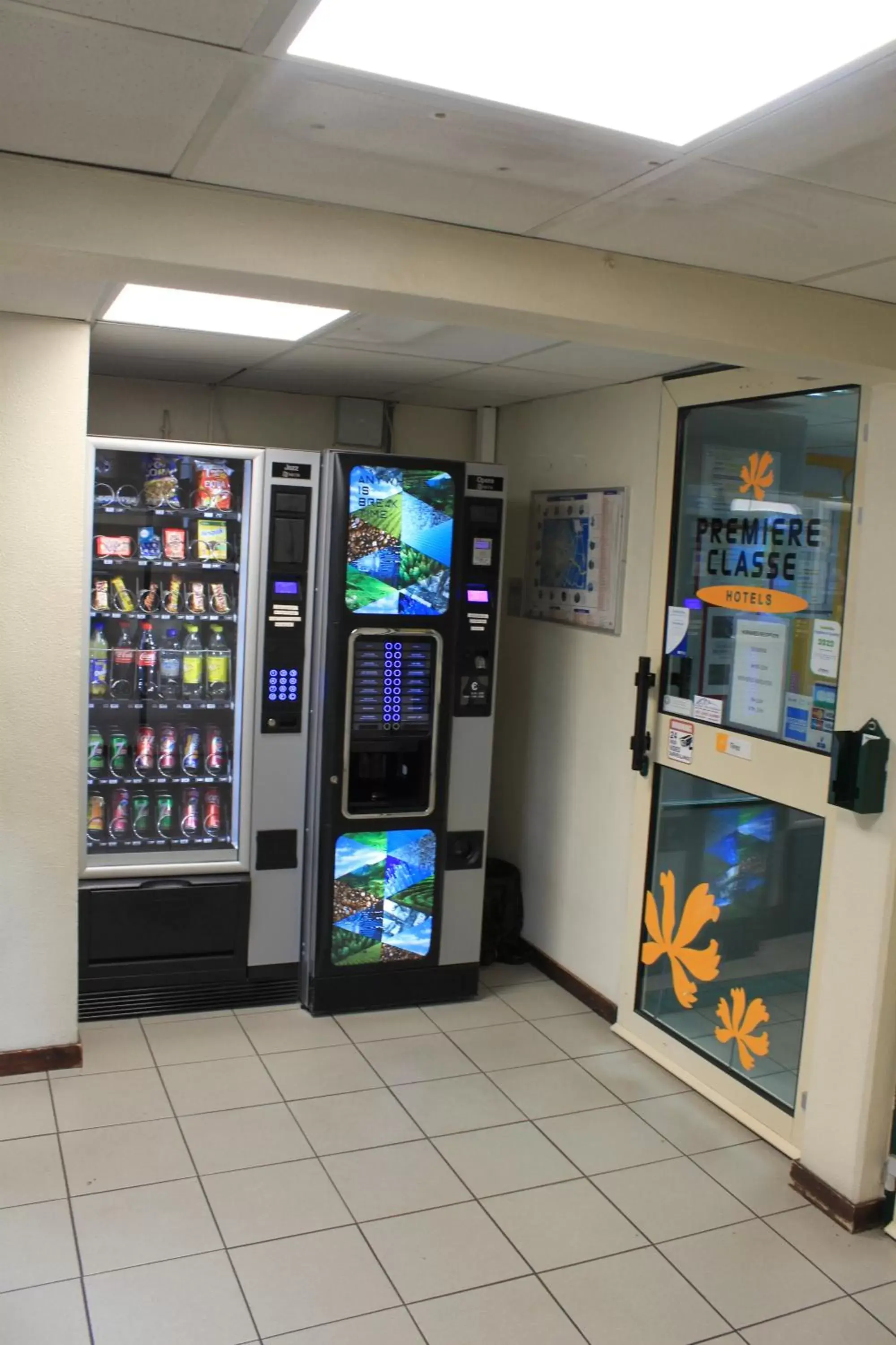 vending machine, Supermarket/Shops in Hôtel Premiere Classe Pamiers