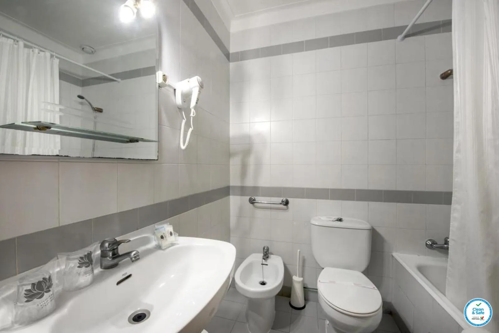 Toilet in Colina do Mar